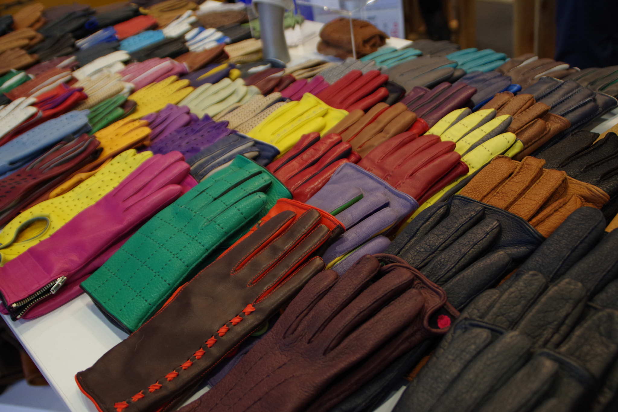 Pentax K-70 sample photo. Handschuhe, gesehen auf der classic motorshow in bremen photography