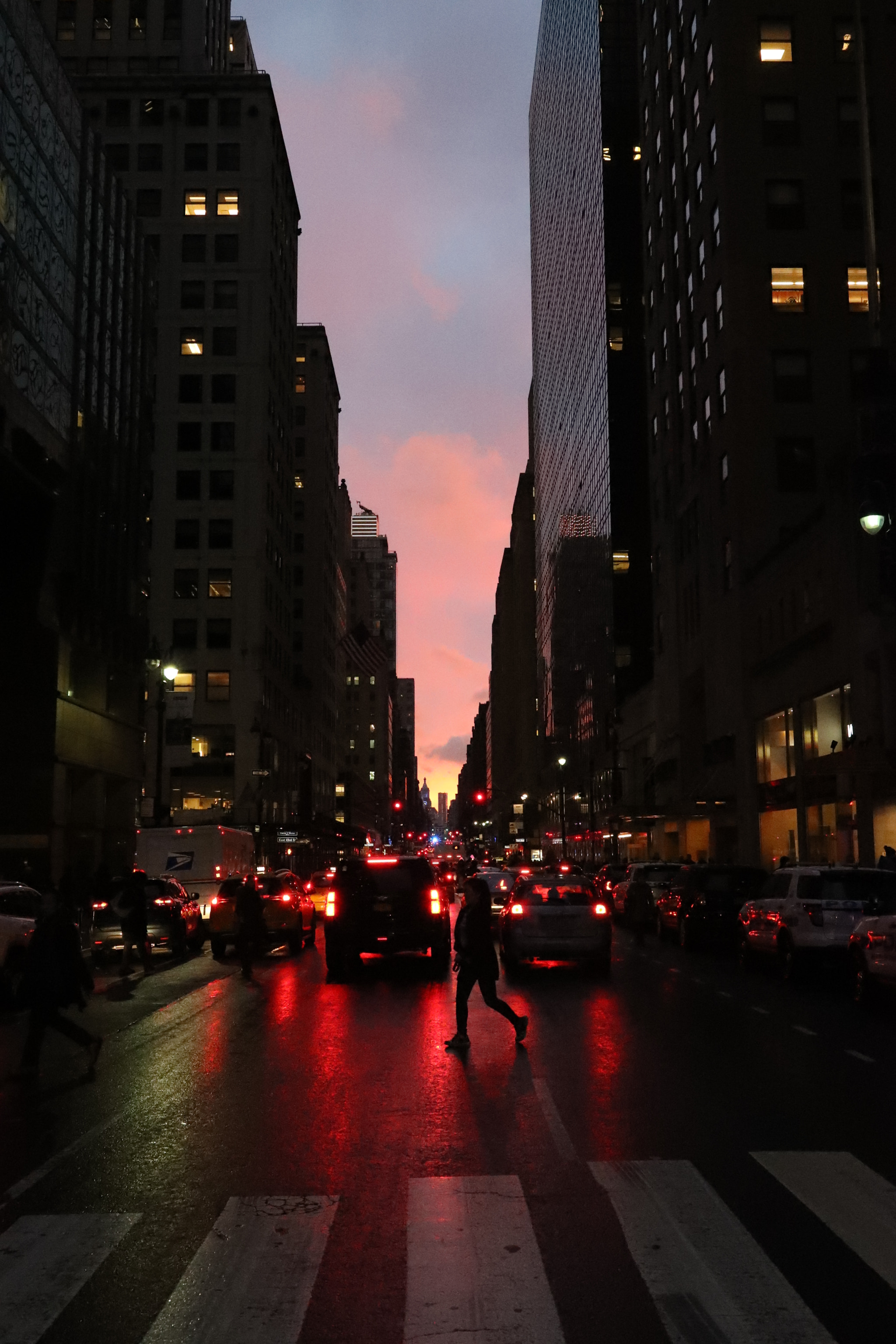 Canon EF 35mm F1.4L II USM sample photo. Midtown crossing at sunset photography