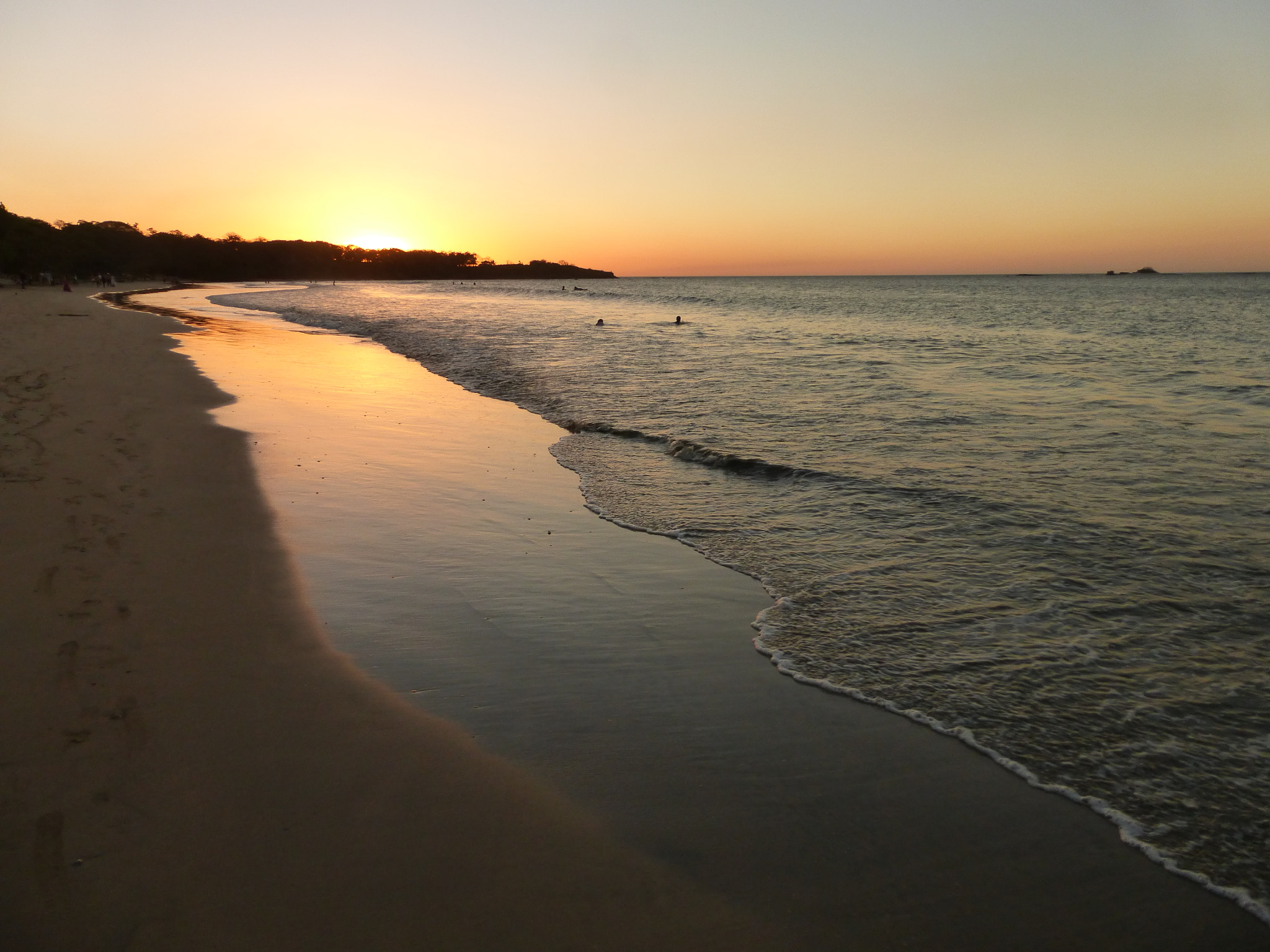 Panasonic Lumix DMC-ZS25 (Lumix DMC-TZ35) sample photo. Beach at sunset photography