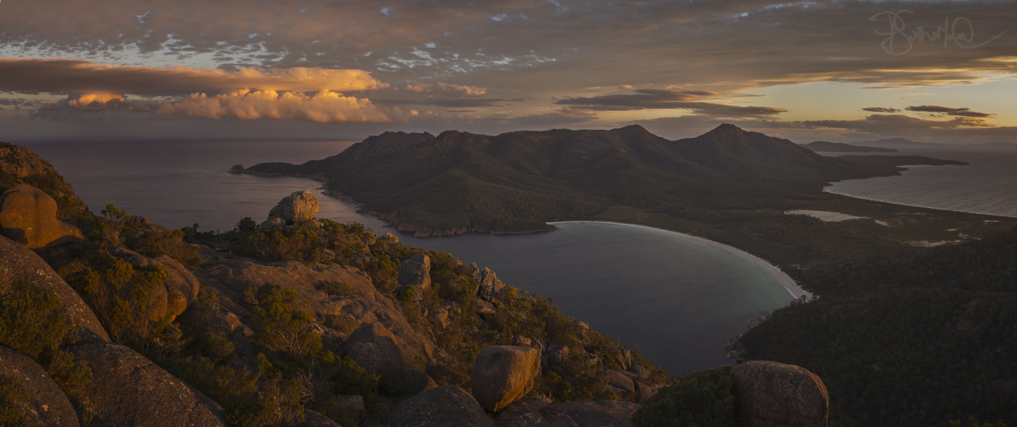 Olympus OM-D E-M5 + OLYMPUS M.12mm F2.0 sample photo. Mt amos golden hour photography