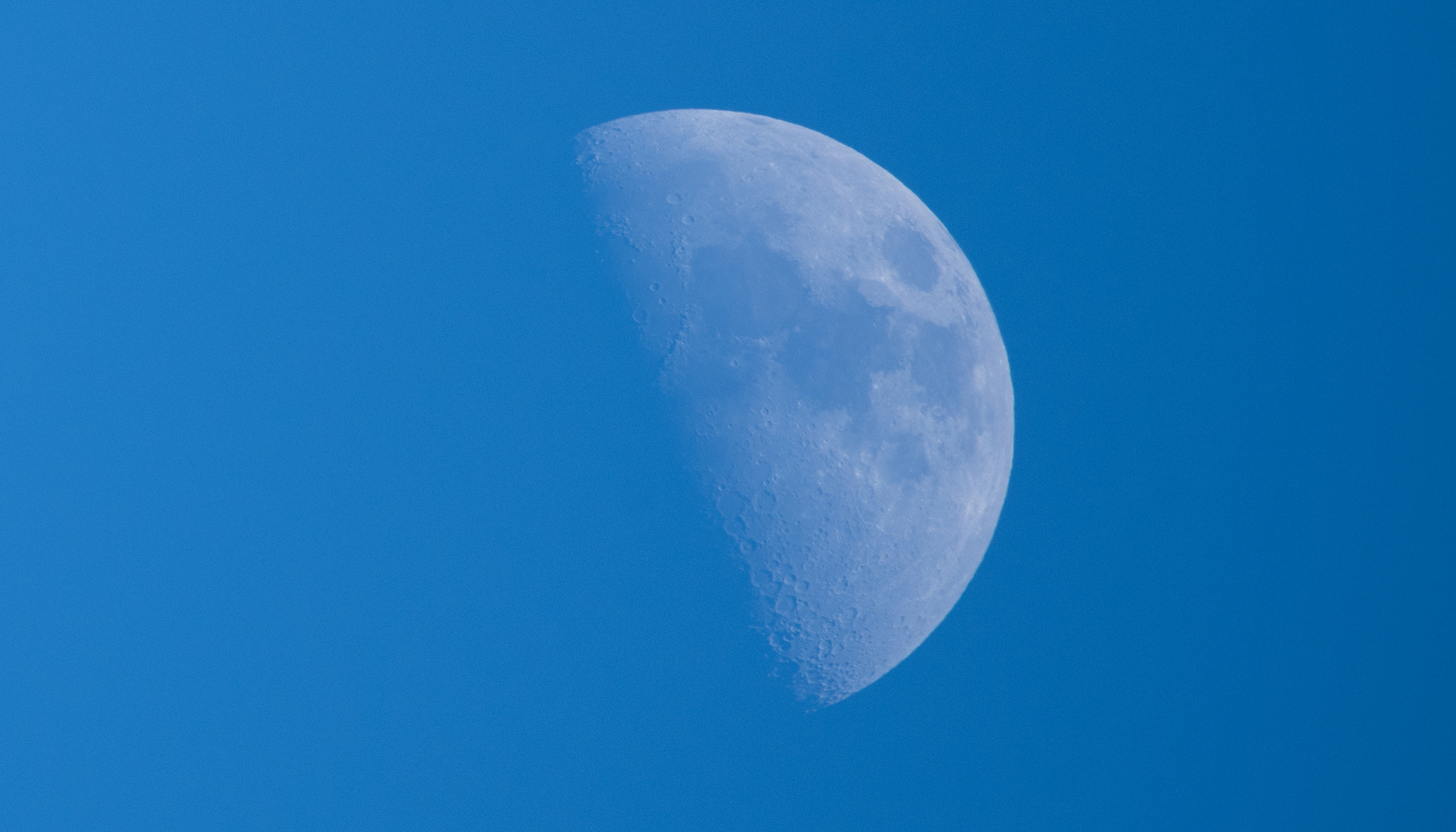 Sigma 150-600mm F5-6.3 DG OS HSM | C sample photo. The moon photography
