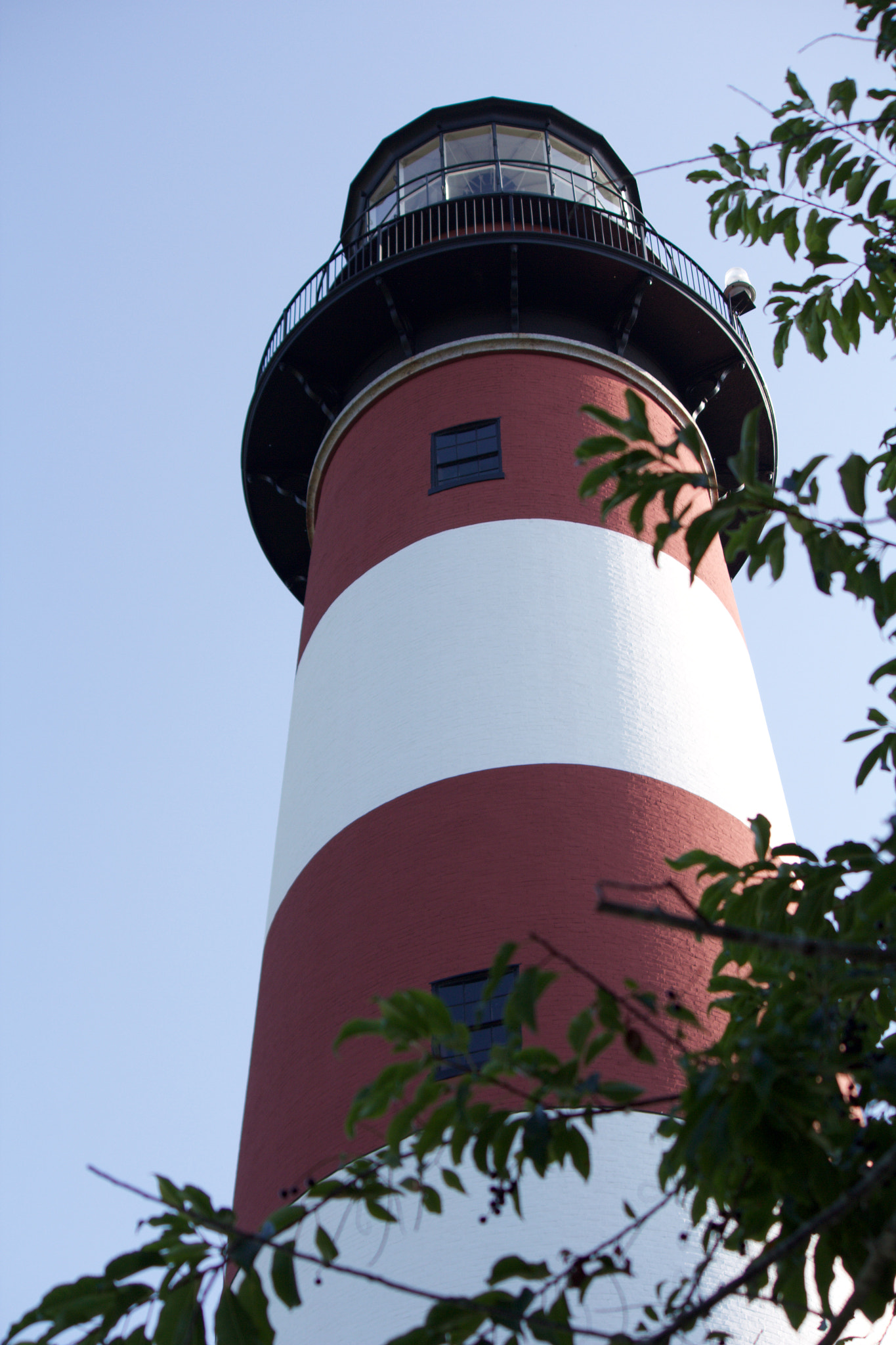 Canon EF-S 55-250mm F4-5.6 IS sample photo. Red and white lighthouse photography