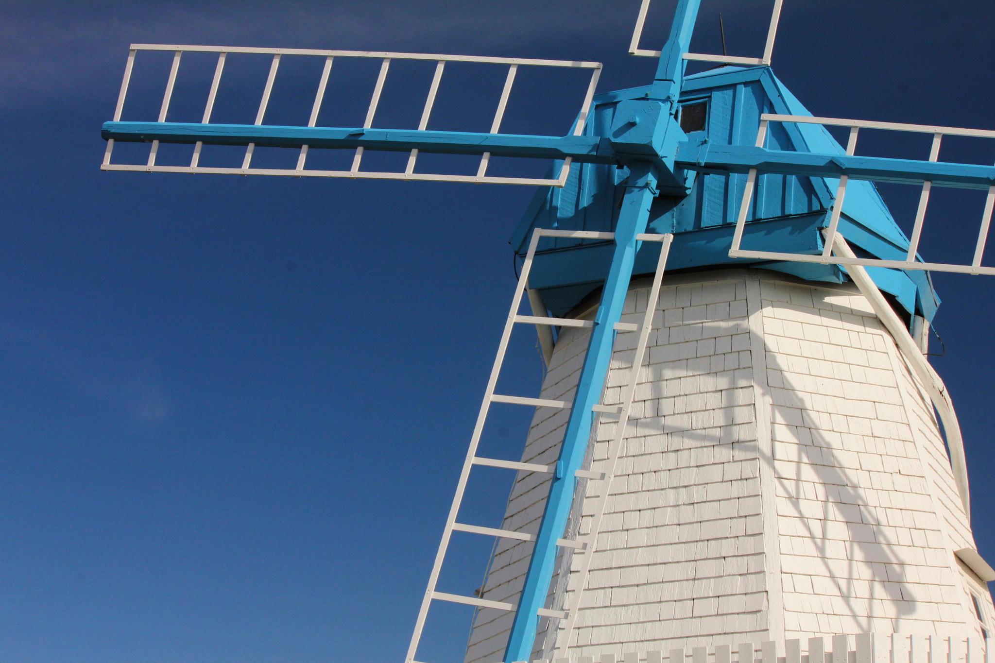 Canon EF-S 55-250mm F4-5.6 IS II sample photo. Old windmill photography