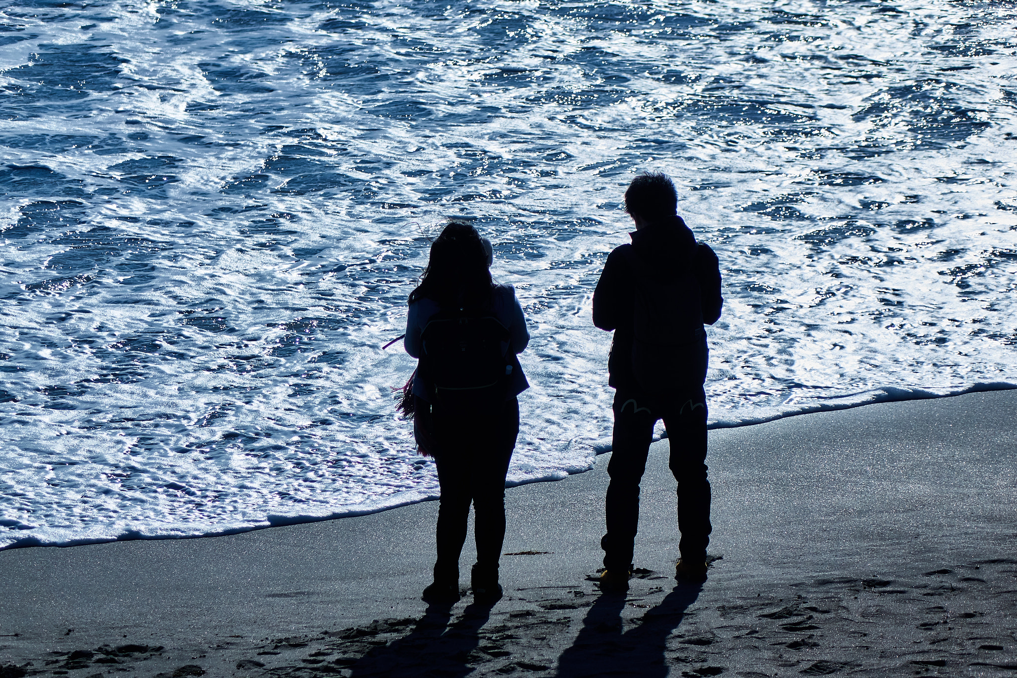 Sony Cyber-shot DSC-RX10 + Sony Cyber-shot DSC-RX10 sample photo. Couple at winter beach photography