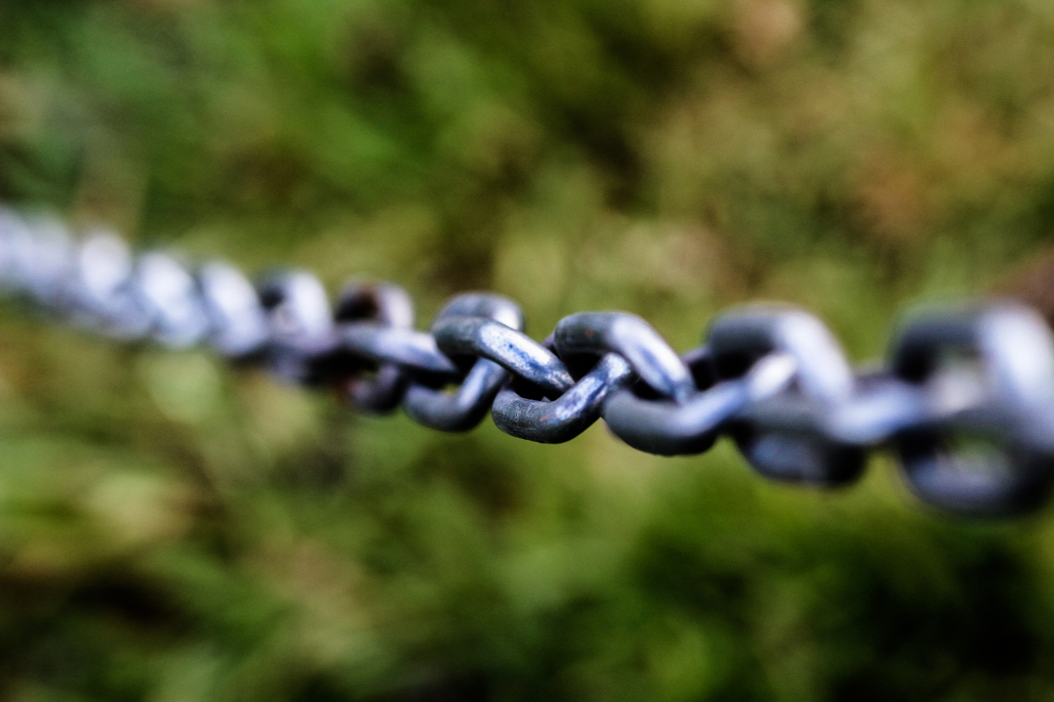 Sigma 105mm F2.8 EX DG OS HSM sample photo. Chain photography
