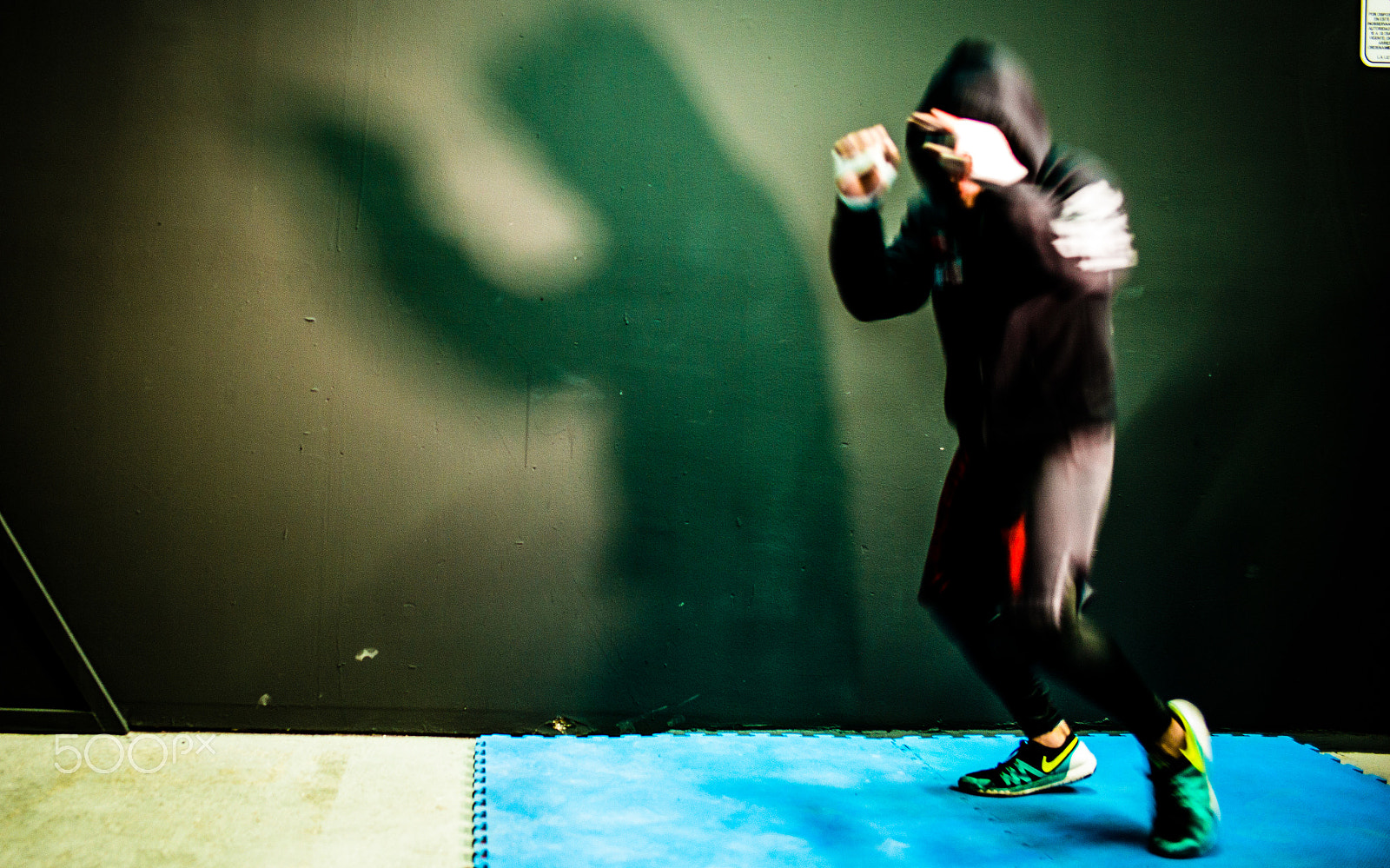 Summilux-M 1:1.4/28 ASPH. sample photo. Shadow boxer photography