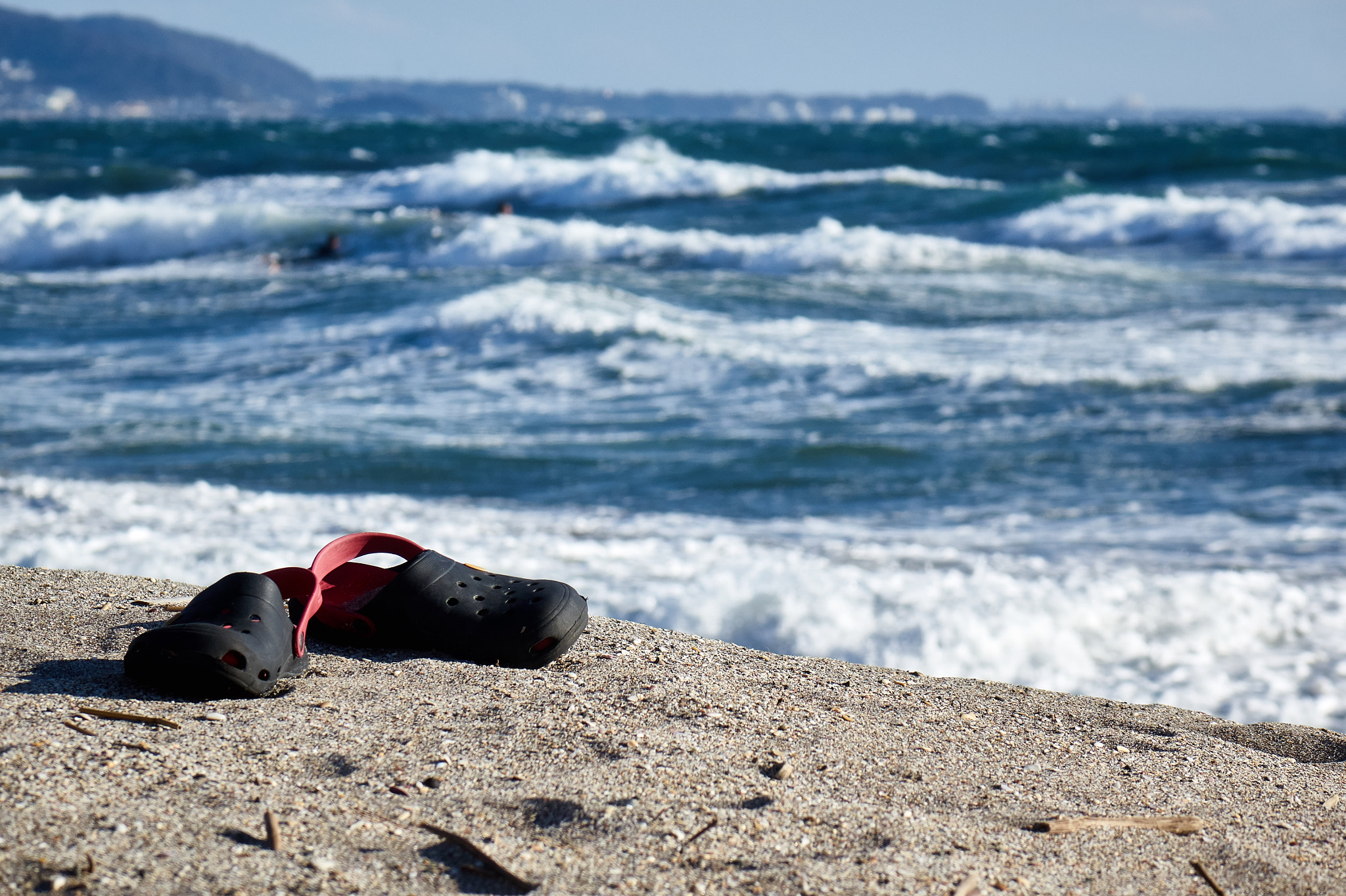 Sony Cyber-shot DSC-RX10 sample photo. Winter beach with strong winds & waves photography