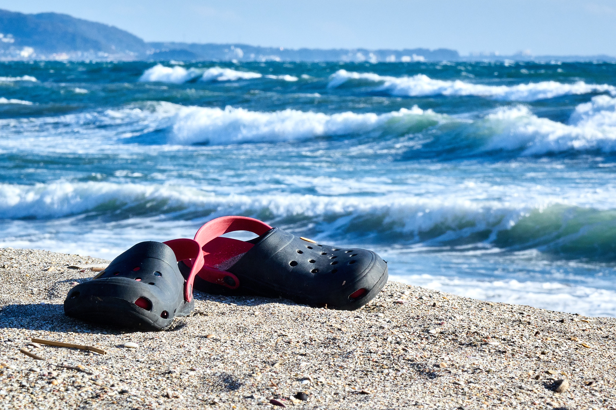 Sony Cyber-shot DSC-RX10 sample photo. Winter beach with strong winds & waves photography