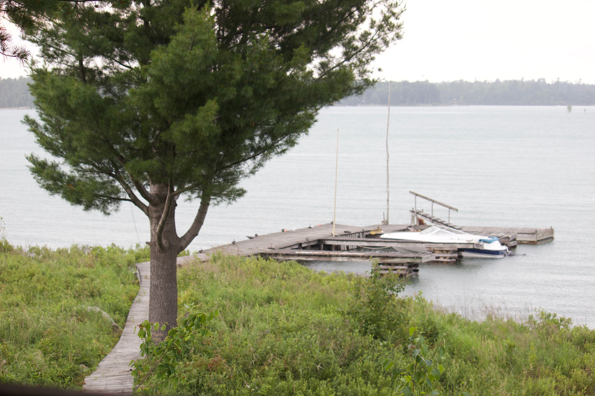 Canon EF-S 55-250mm F4-5.6 IS sample photo. Lakeside in canada photography