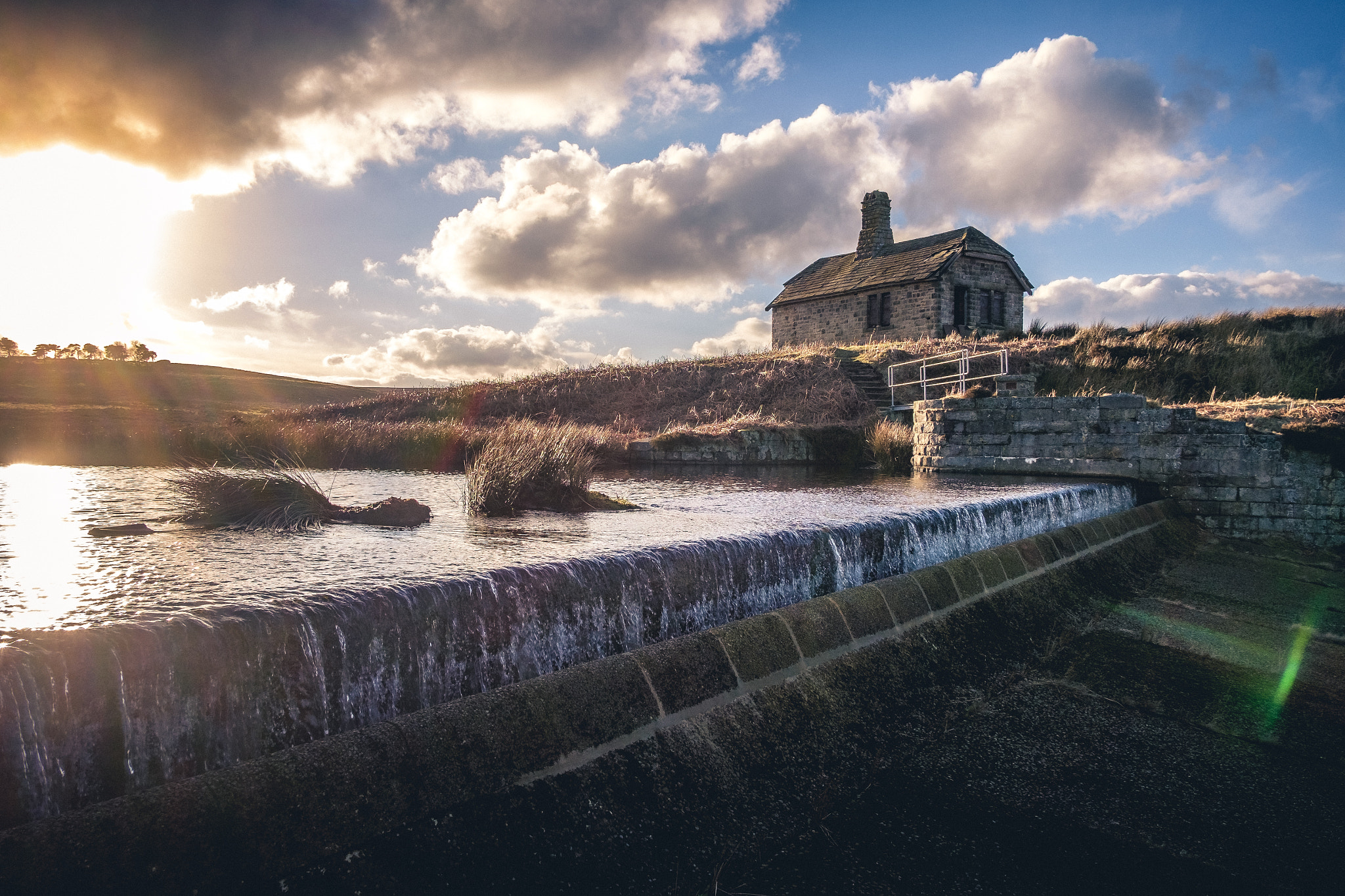 Fujifilm X-E2 + Fujifilm XF 18mm F2 R sample photo. Oaking clough reservoir photography