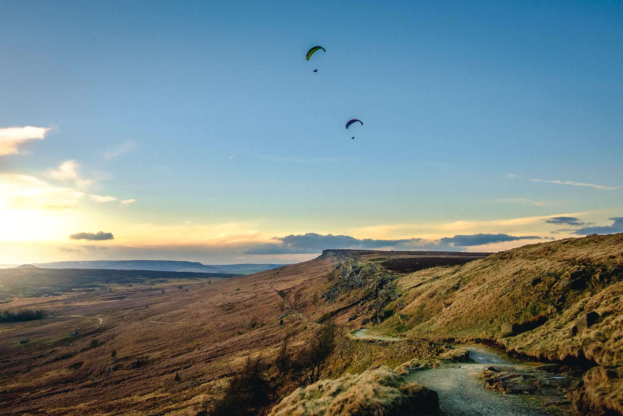 Fujifilm X-E2 + Fujifilm XF 18mm F2 R sample photo. Stanage paragliders photography