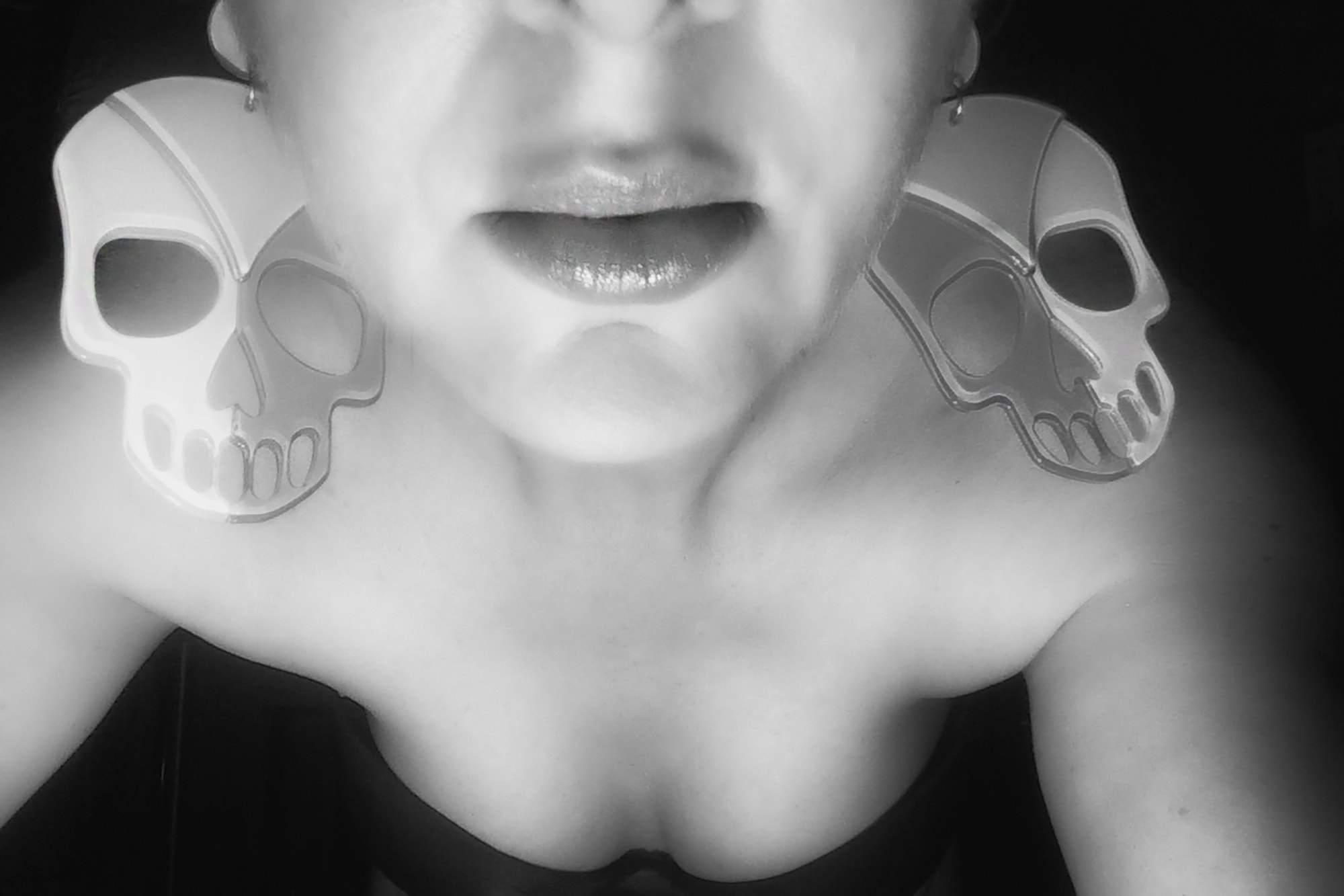 iPhone 5s front camera 2.15mm f/2.4 sample photo. Waiting for tonight..self portrait photography
