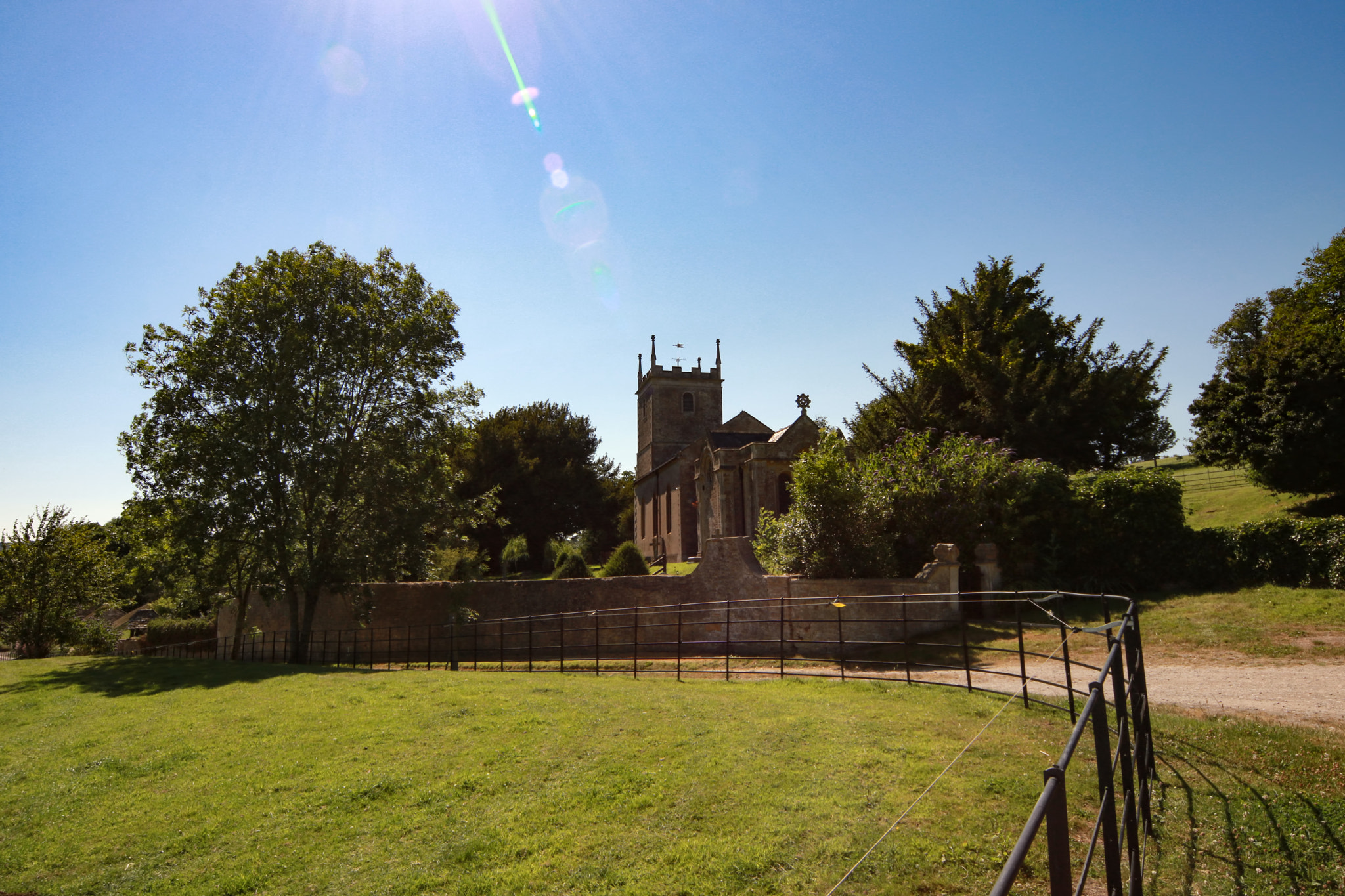Canon EOS 750D (EOS Rebel T6i / EOS Kiss X8i) sample photo. Strange lens flare photography