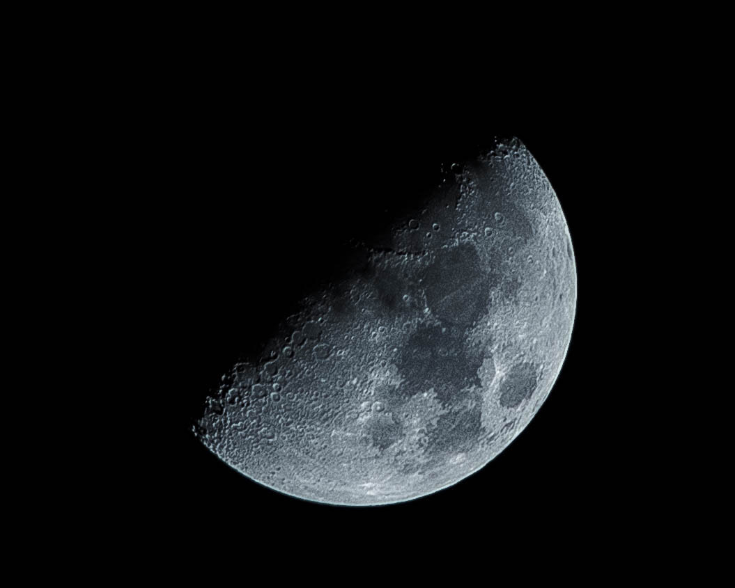 Canon EOS 1300D (EOS Rebel T6 / EOS Kiss X80) + EF75-300mm f/4-5.6 sample photo. Waxing gibbous photography