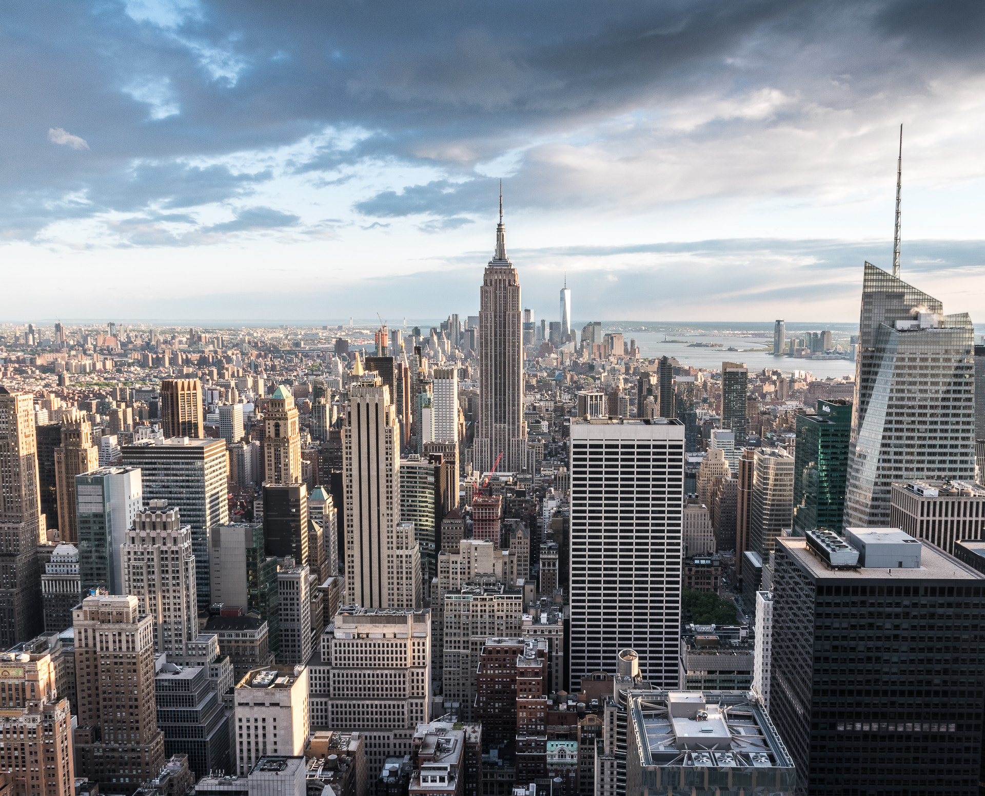 Sigma 17-70mm F2.8-4 DC Macro OS HSM | C sample photo. Above the concrete jungle photography