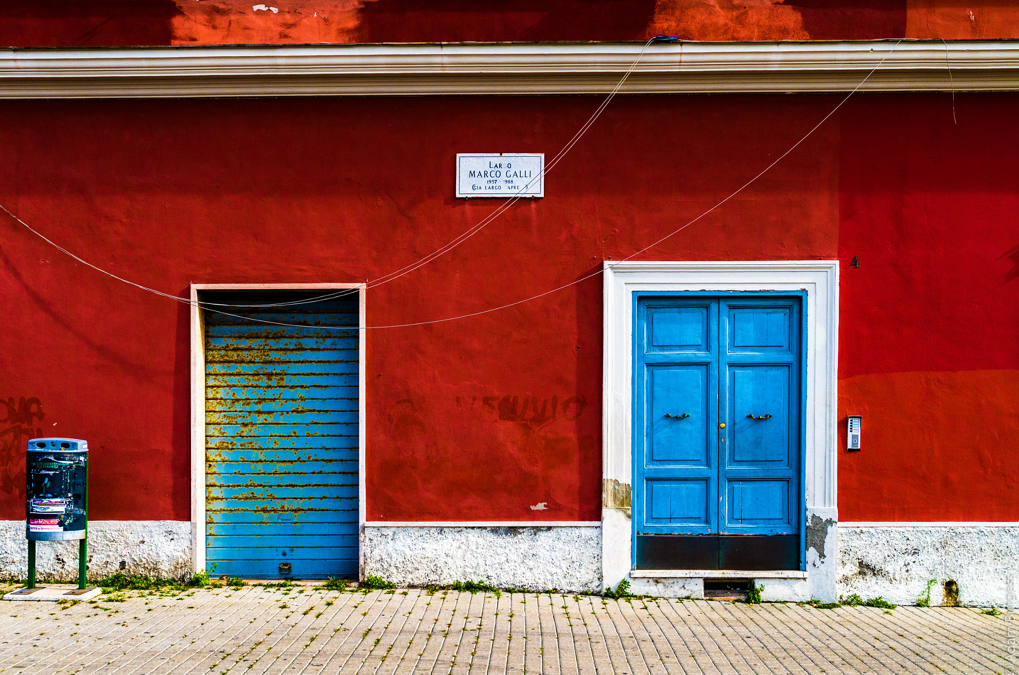 Pentax K-30 + Sigma 17-70mm F2.8-4 DC Macro HSM | C sample photo. Blue doors photography