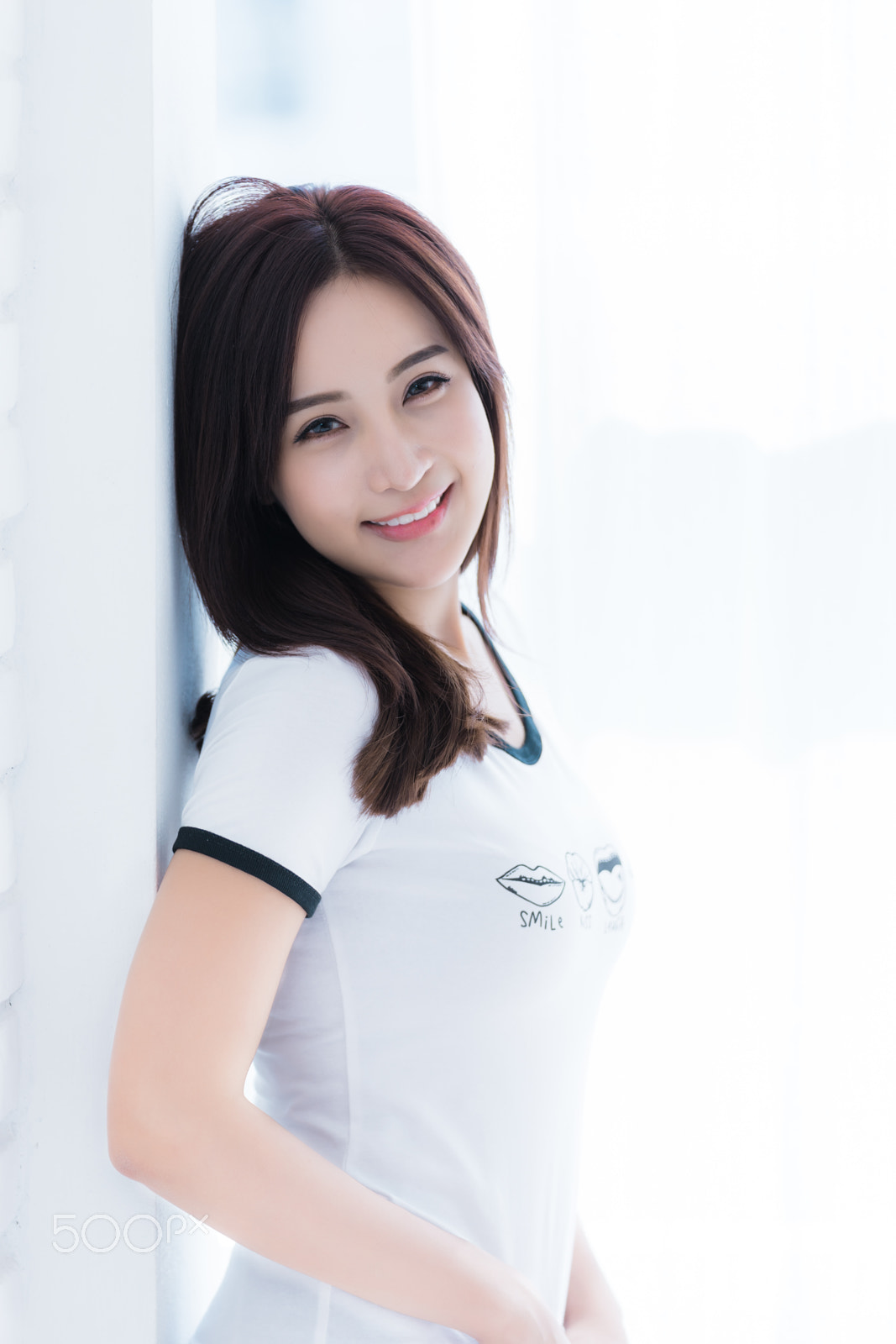 Sony FE 70-200mm F2.8 GM OSS sample photo. Girl name fear in white room photography