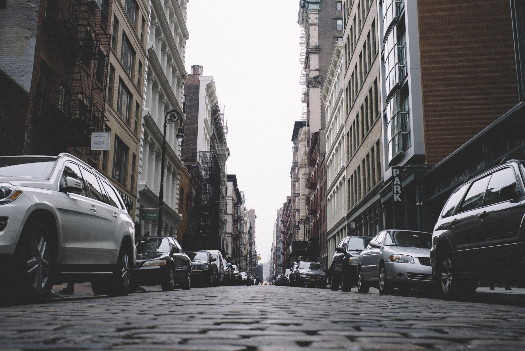 Summicron-M 1:2/35 sample photo. Street in soho photography
