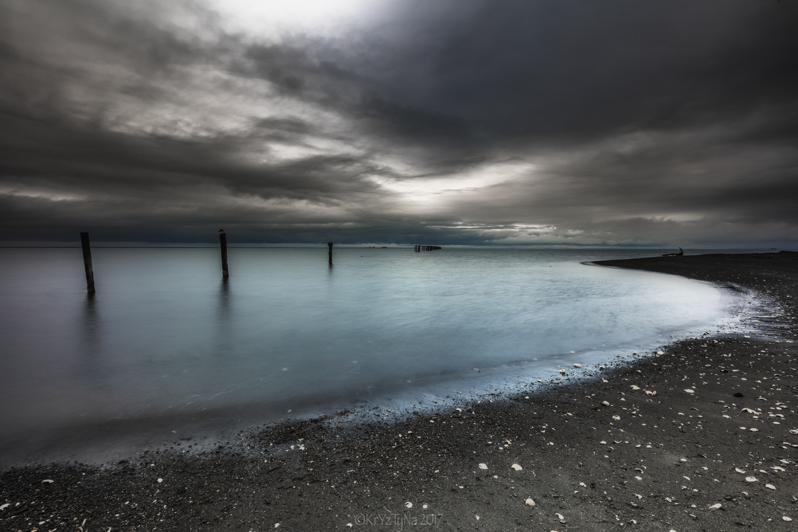 Canon EF 16-35mm F2.8L II USM sample photo. Neon stormy beach photography