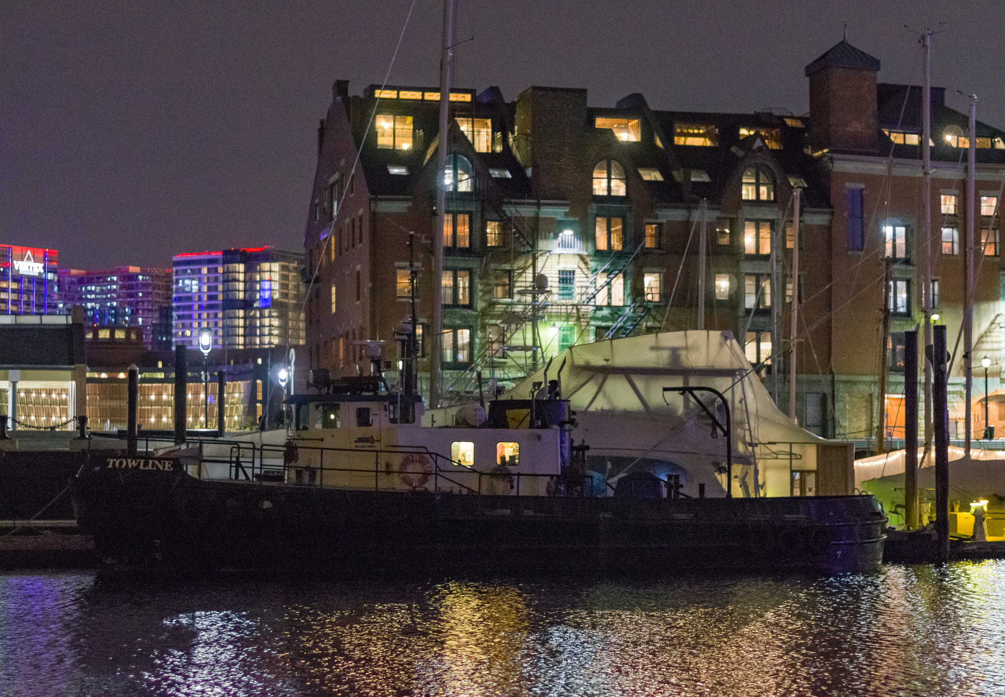 Pentax K-3 II + Pentax smc DA* 55mm F1.4 SDM sample photo. Towline at night photography