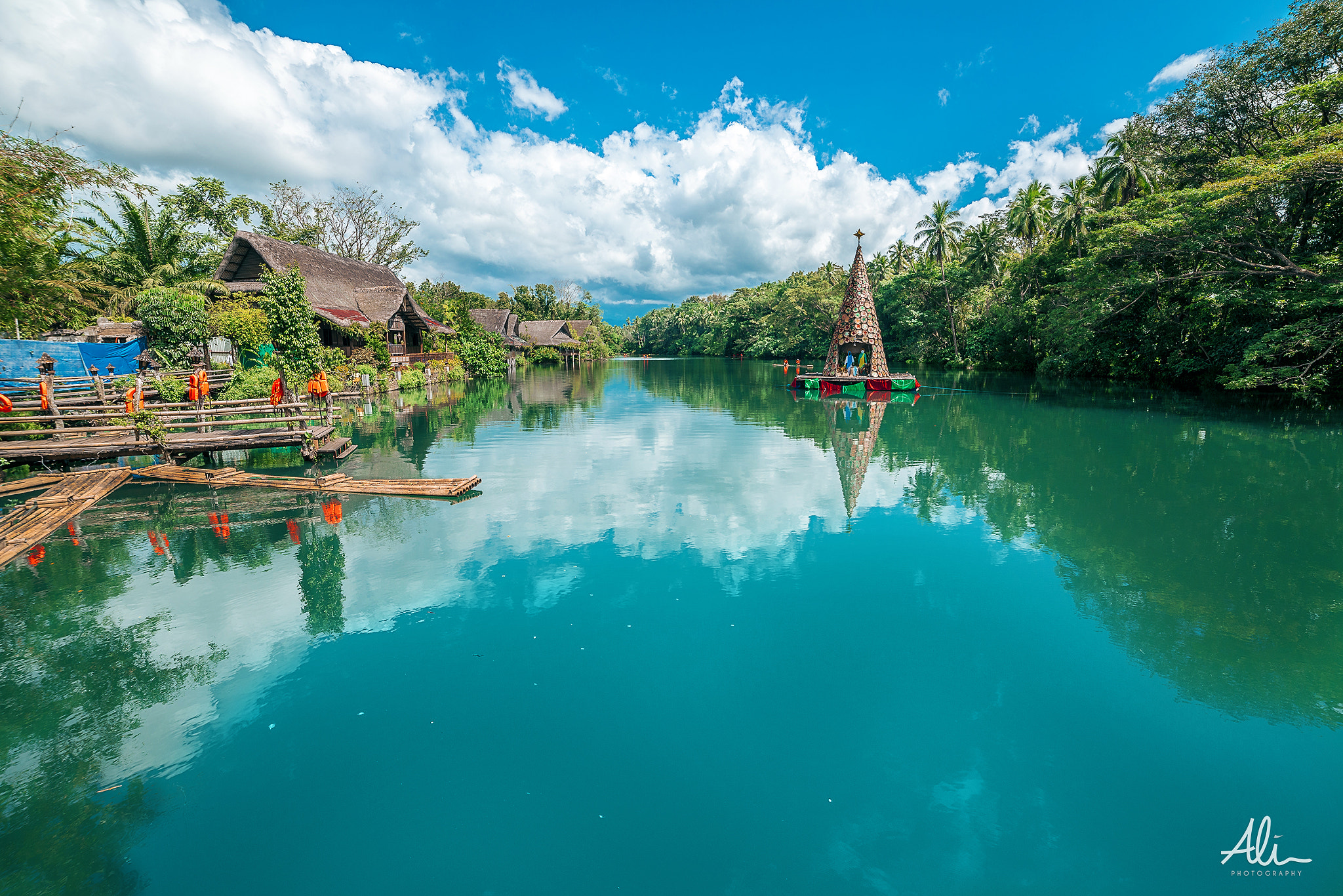 Samyang 14mm F2.8 ED AS IF UMC sample photo. Blue reflection photography
