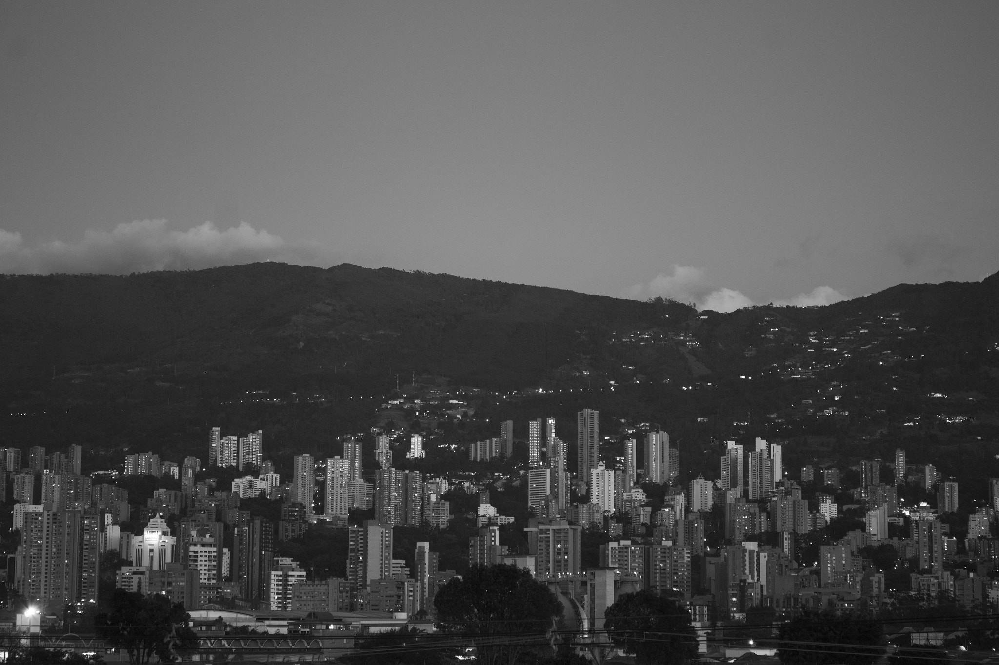 Canon EOS 1200D (EOS Rebel T5 / EOS Kiss X70 / EOS Hi) sample photo. El poblado medellín - colombia photography