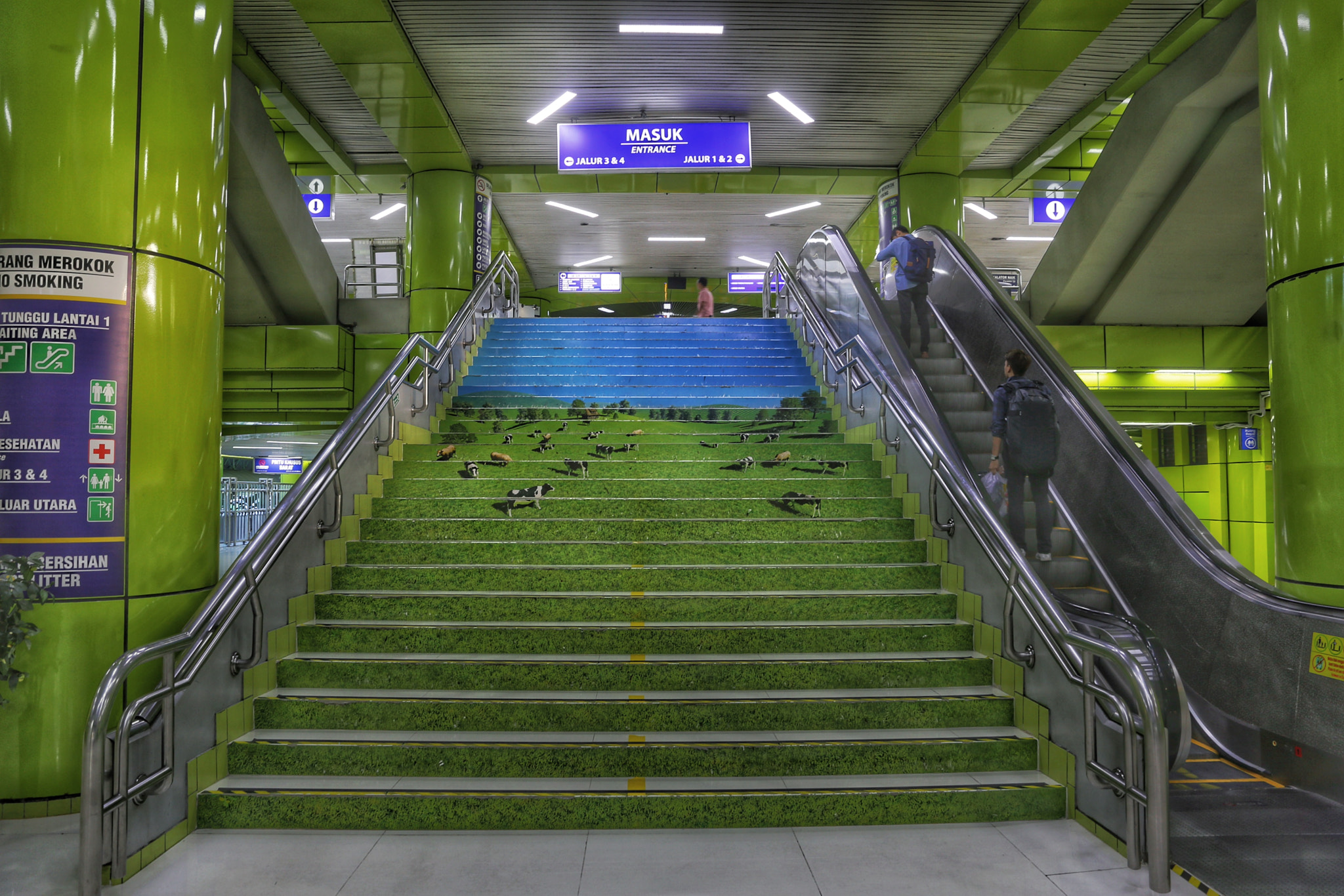 Canon EF 24-70mm F2.8L II USM sample photo. Entrance to the train station photography