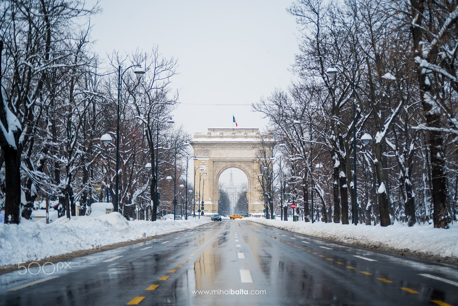 Nikon D750 + Sigma APO 70-210mm F3.5-4.5 sample photo. Empty street photography