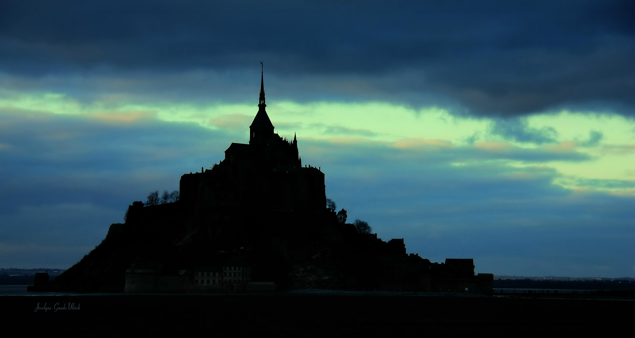 Canon EOS 450D (EOS Rebel XSi / EOS Kiss X2) + Canon EF-S 18-200mm F3.5-5.6 IS sample photo. Mt st michel ... photography