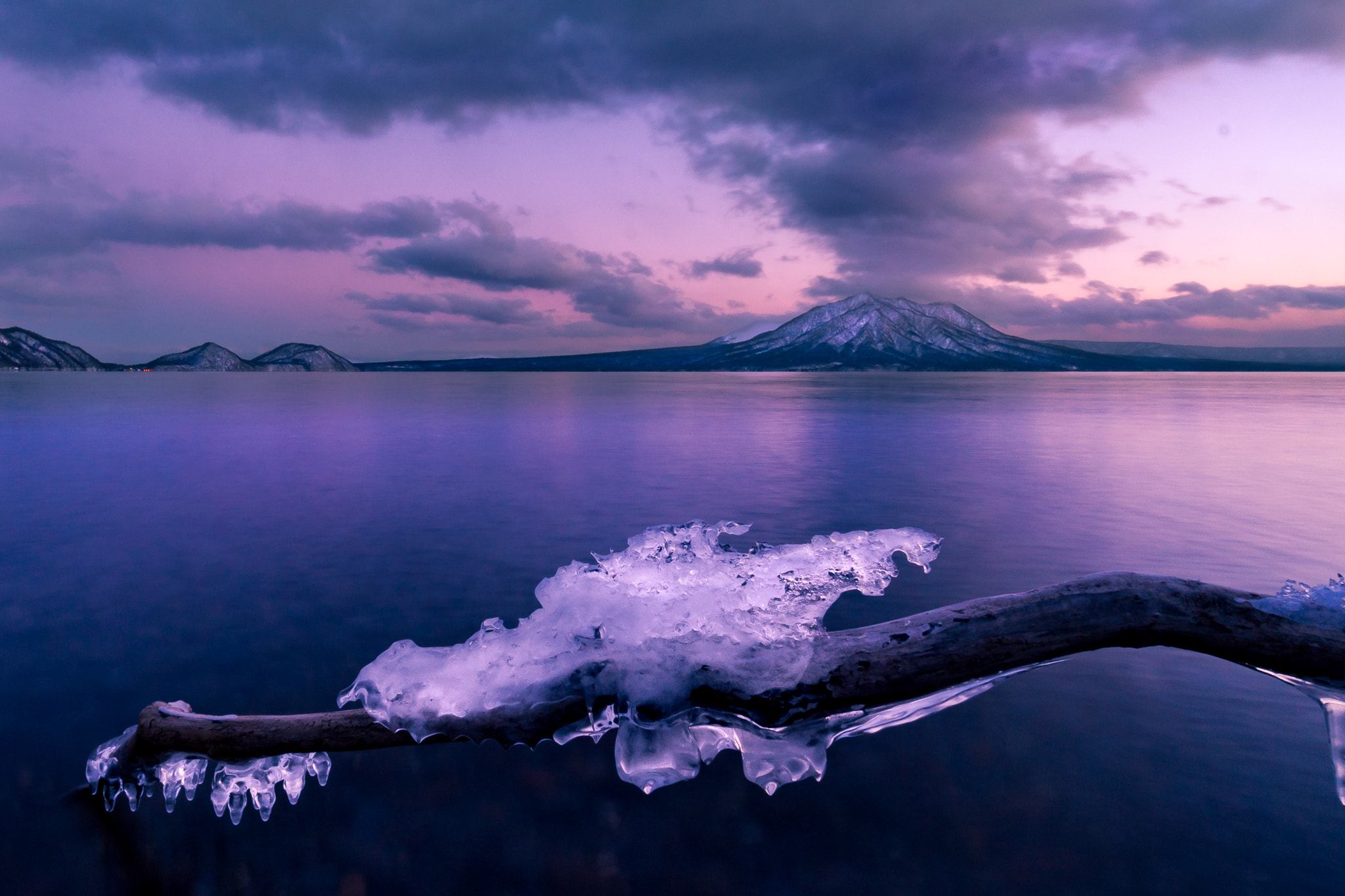 Sony a6500 + Sony E 10-18mm F4 OSS sample photo. Twilight color photography