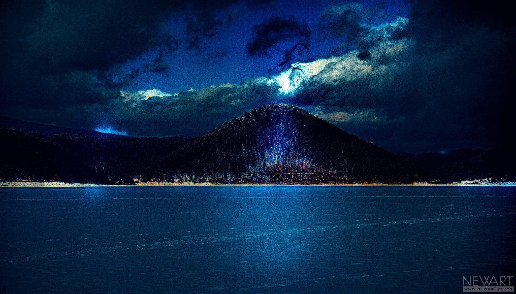 Canon EOS-1Ds Mark II sample photo. Blue hour photography