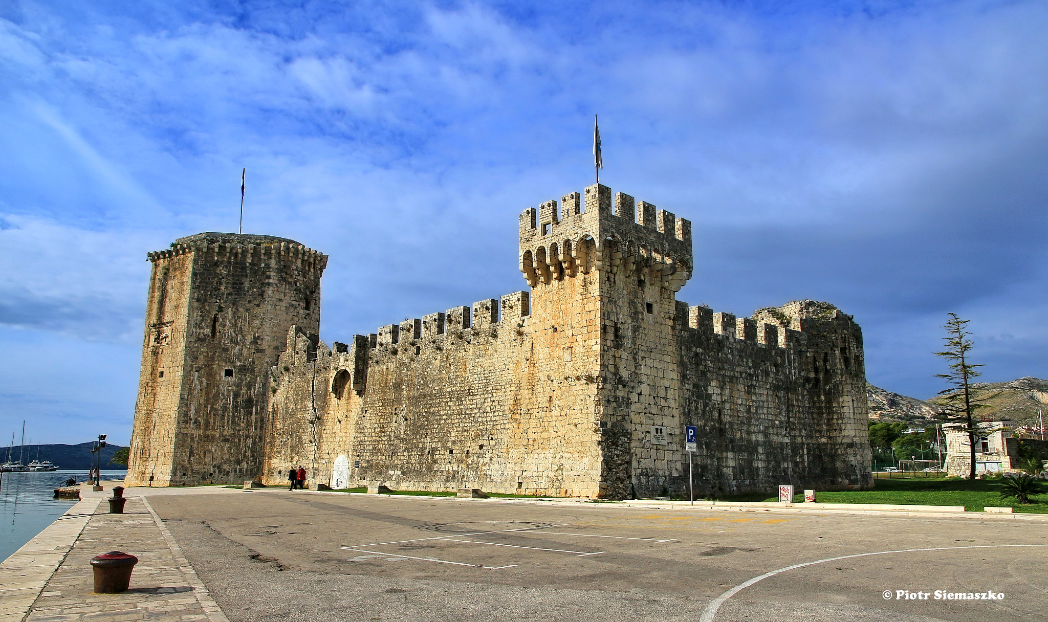 Canon EOS 100D (EOS Rebel SL1 / EOS Kiss X7) sample photo. Kamerlengo castle photography