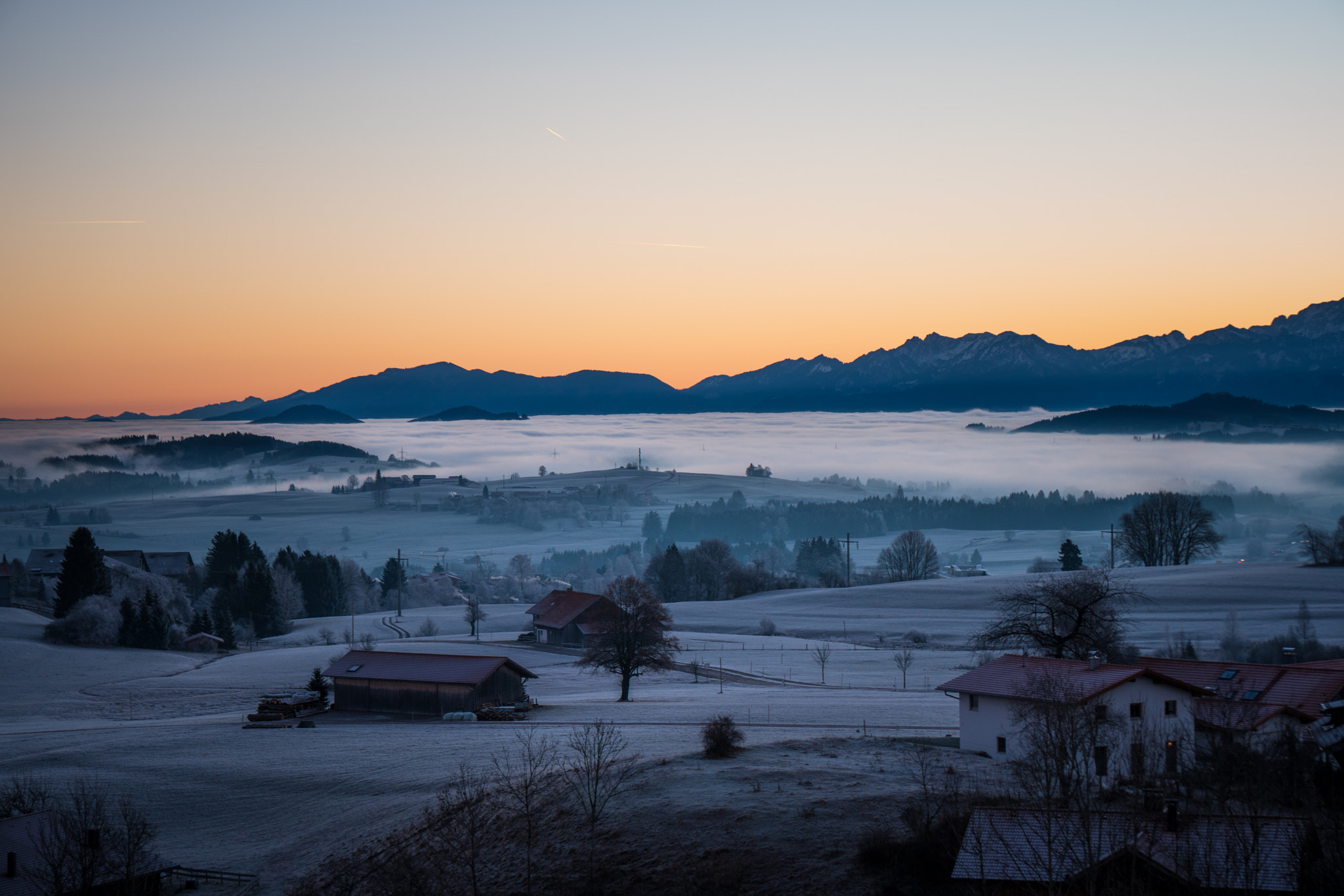 Sony a6300 + Sony E 55-210mm F4.5-6.3 OSS sample photo. Mountain sunrises photography