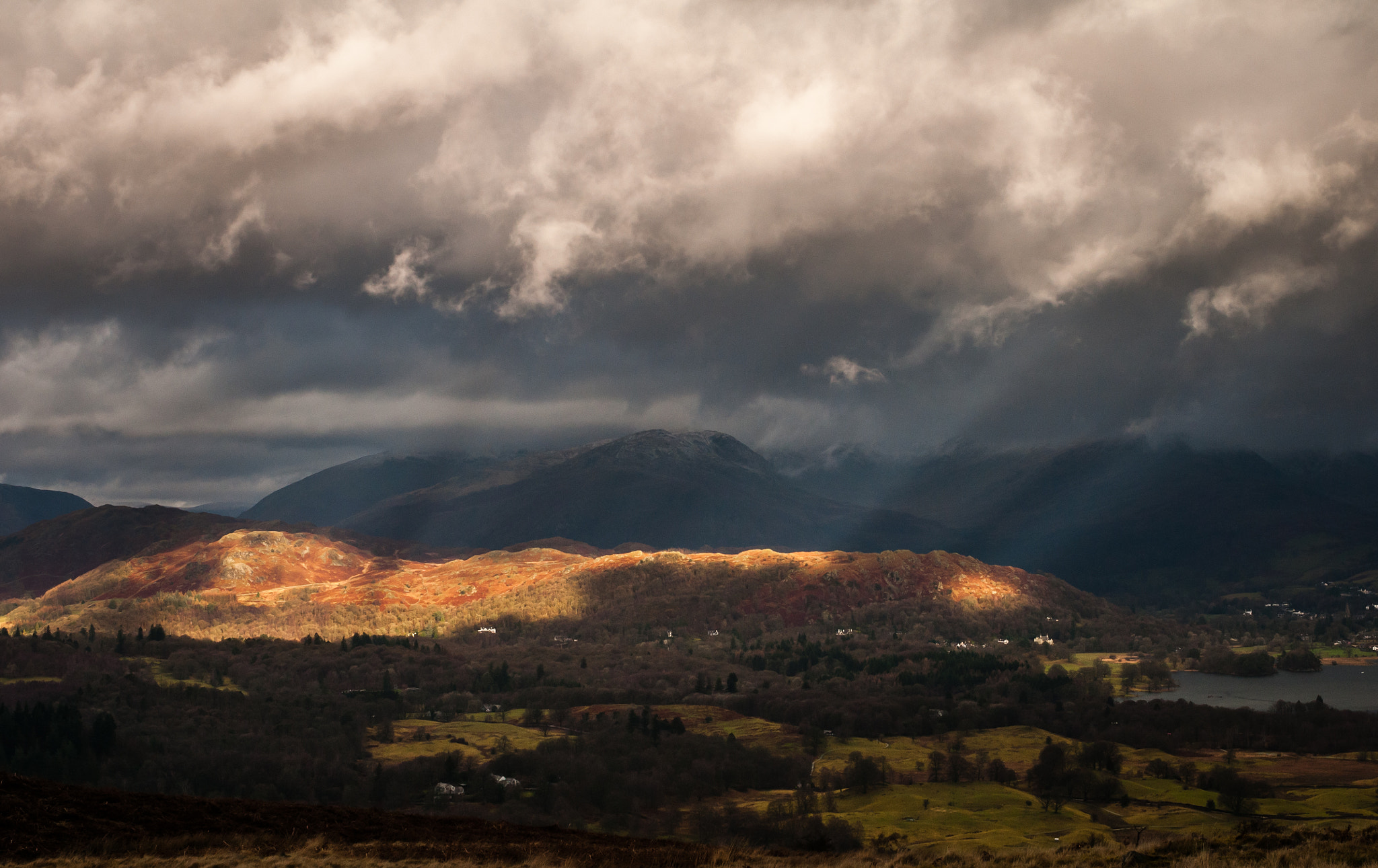 Nikon D300 + AF Zoom-Nikkor 35-70mm f/2.8 sample photo. Lights on loughrigg  photography