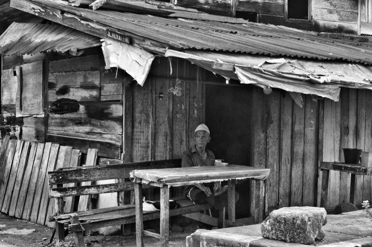 AF Zoom-Nikkor 28-85mm f/3.5-4.5 sample photo. Old man photography