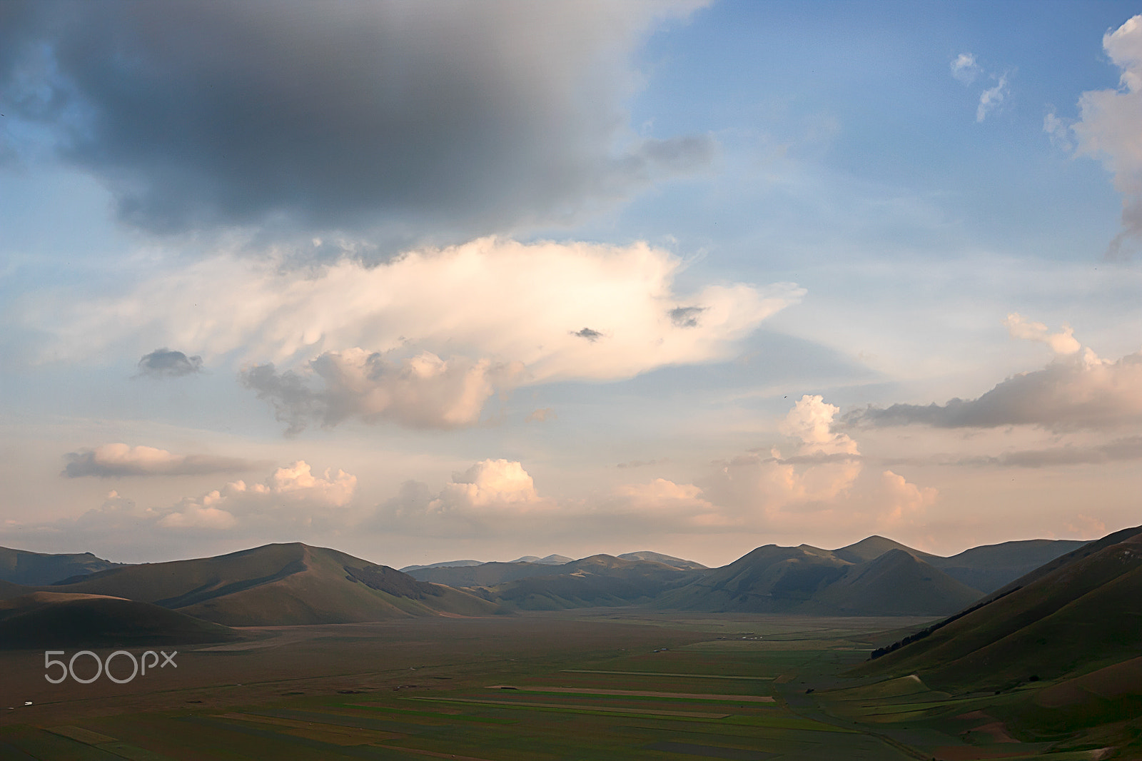 Canon EOS 450D (EOS Rebel XSi / EOS Kiss X2) + Sigma 10-20mm F4-5.6 EX DC HSM sample photo. Piana di castelluccio photography