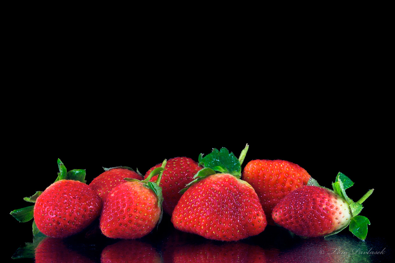Nikon D600 + Tamron SP 90mm F2.8 Di VC USD 1:1 Macro (F004) sample photo. Group of strawberries photography
