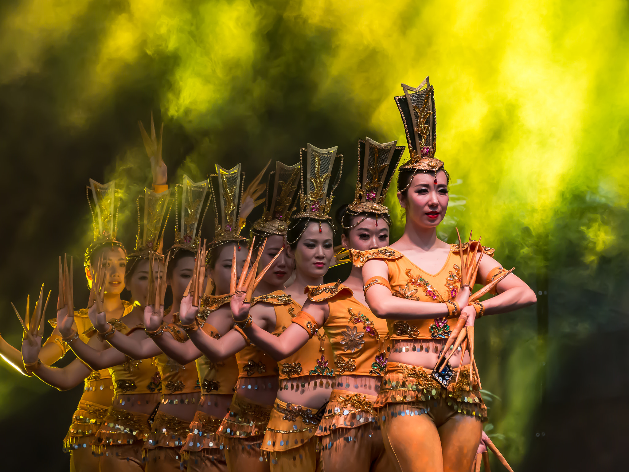 Olympus OM-D E-M10 sample photo. Dances of the thousands hand i photography