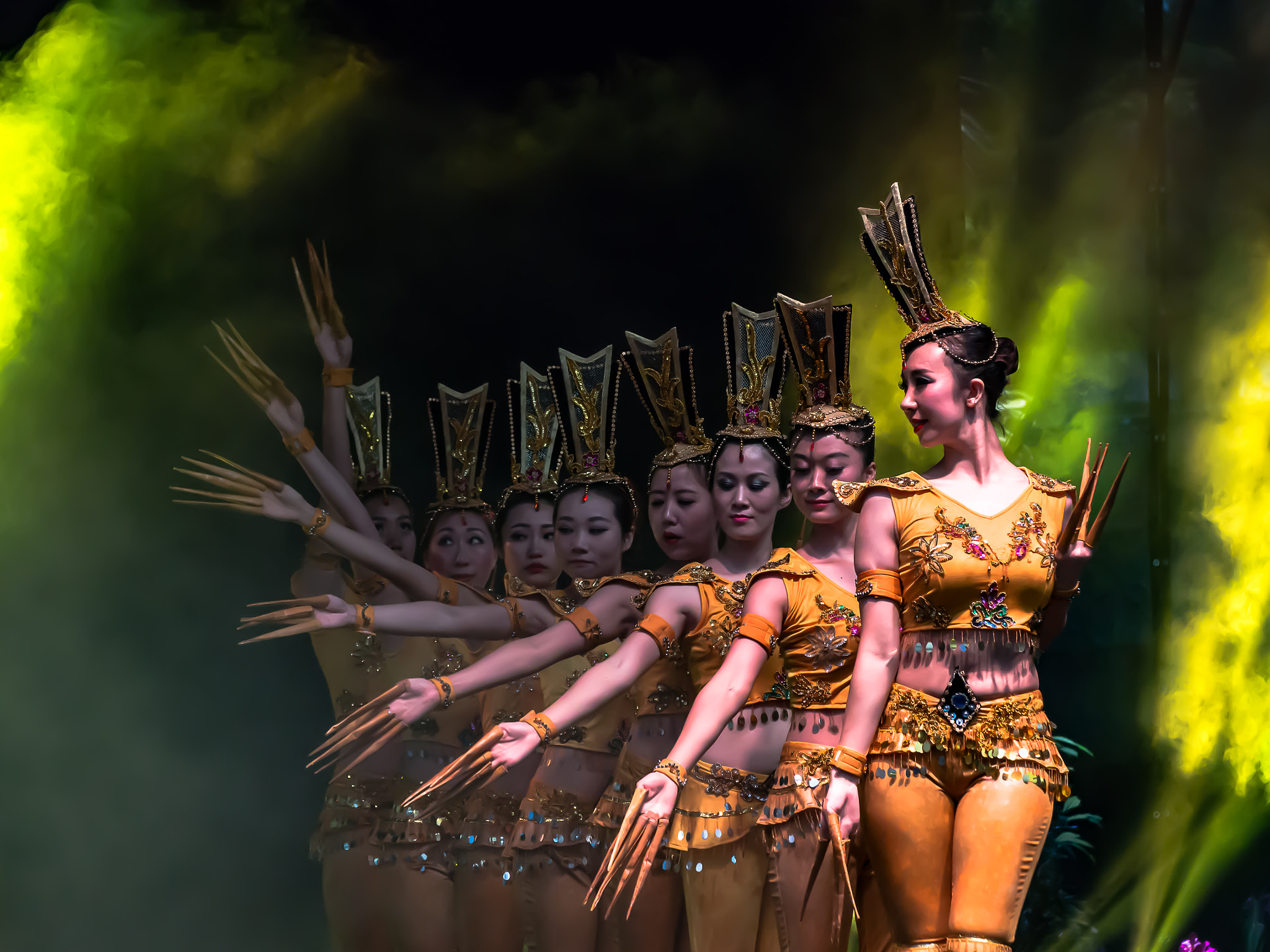 Olympus OM-D E-M10 sample photo. Dances of the thousands hand ii photography