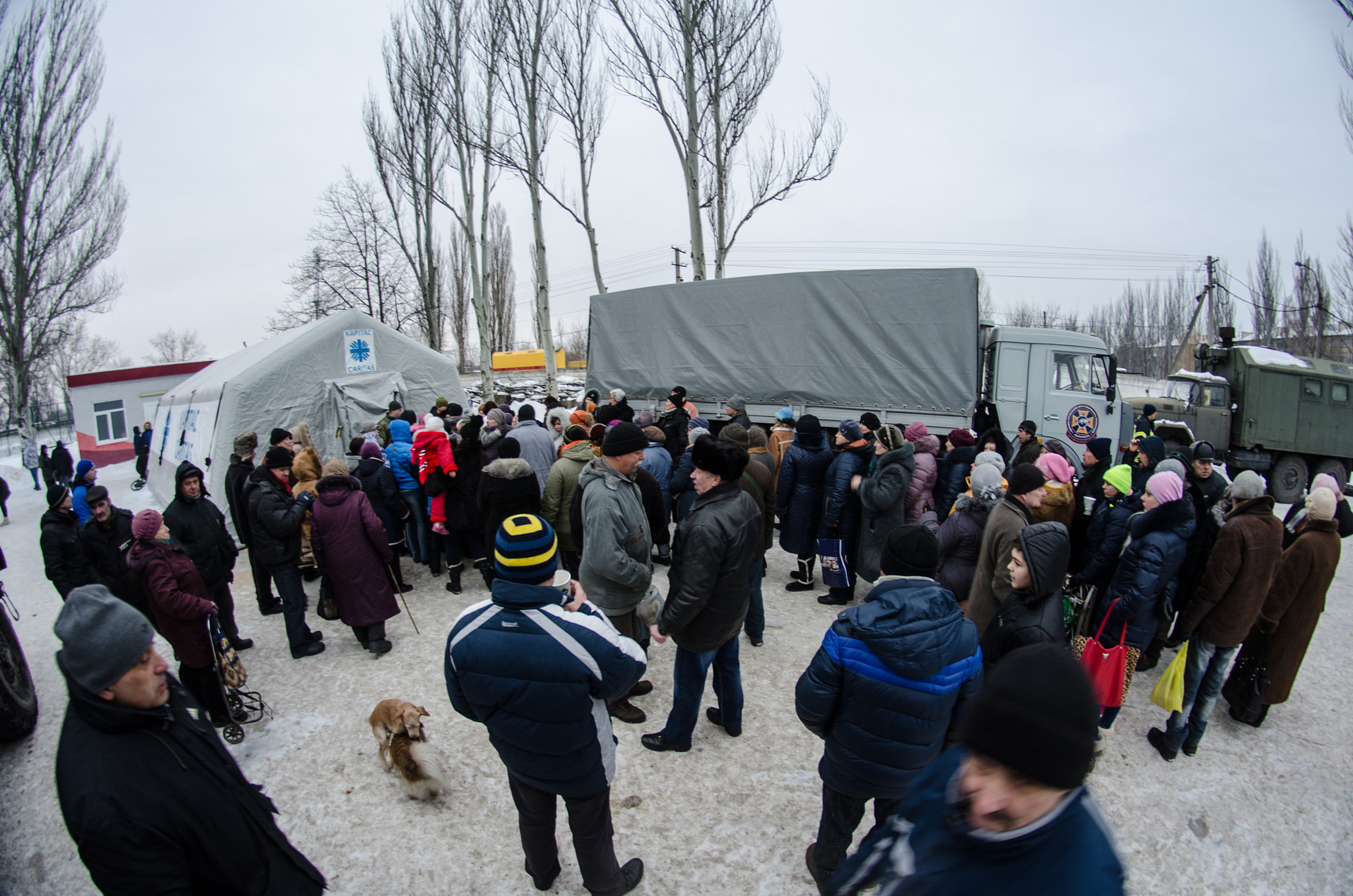 Nikon D7000 + Samyang 8mm F3.5 Aspherical IF MC Fisheye sample photo. Humanitarian relief in avdeevka photography