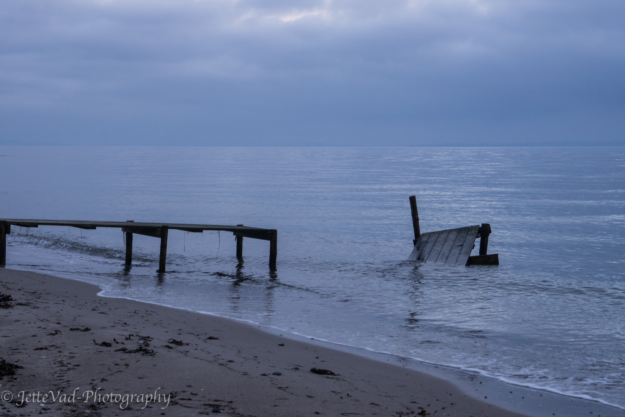 Sony a6000 + Sony E 18-200mm F3.5-6.3 OSS sample photo. Destroyed jetty photography