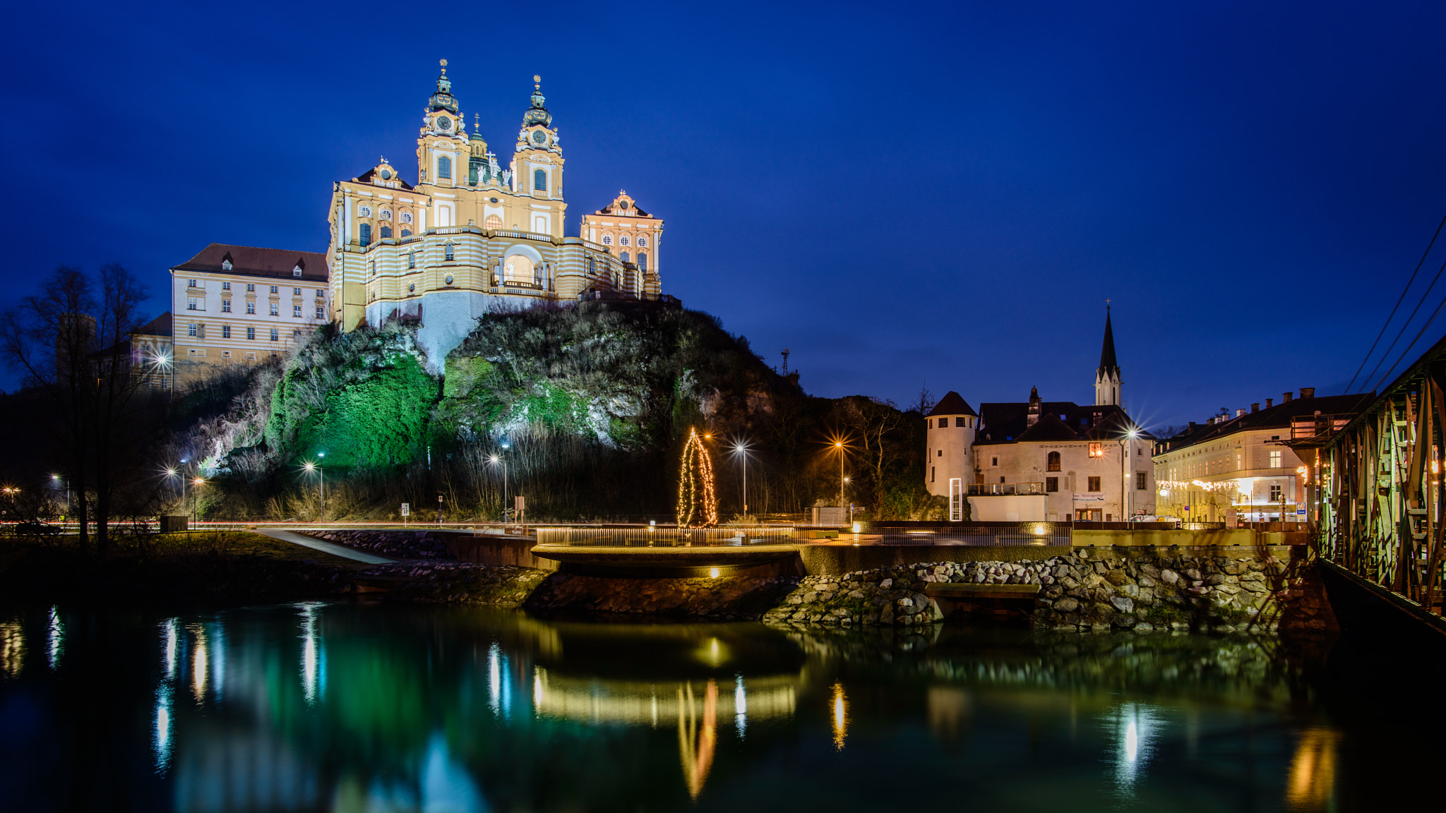 Nikon D800 + Nikon AF-S Nikkor 20mm F1.8G ED sample photo. Melk bei nacht photography