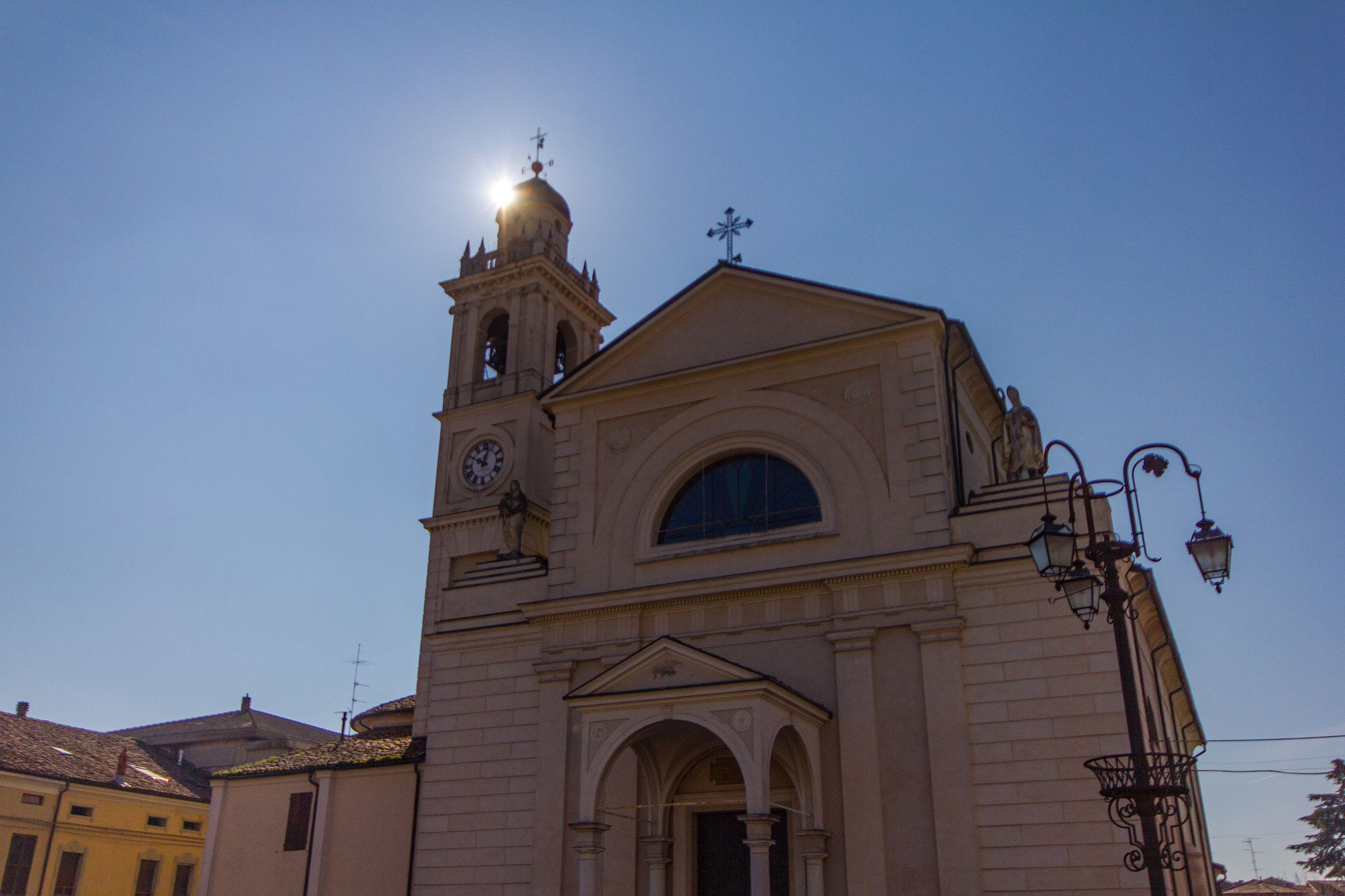 Canon EOS 550D (EOS Rebel T2i / EOS Kiss X4) + Sigma 10-20mm F4-5.6 EX DC HSM sample photo. Church in brescello photography