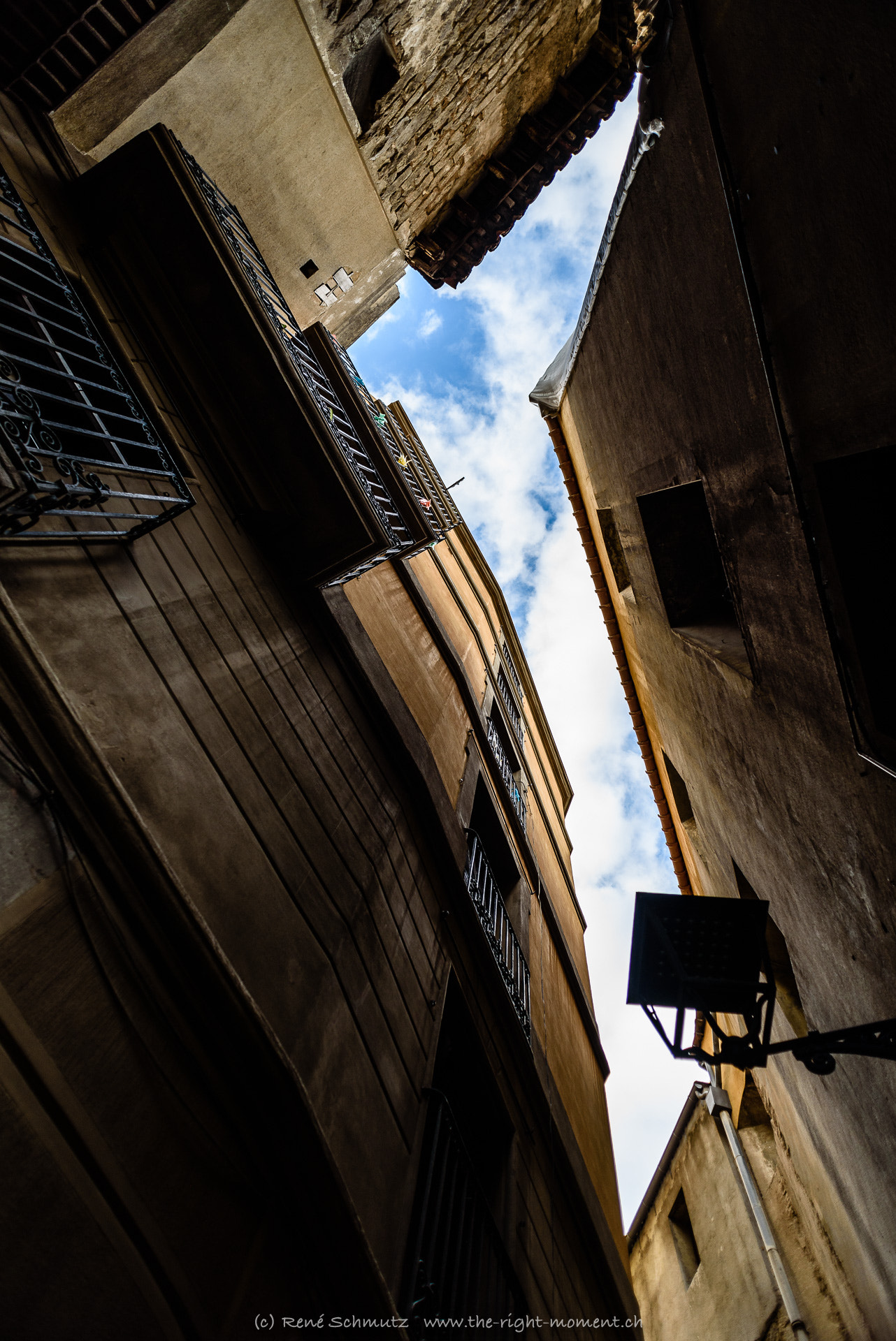 Nikon D750 + Nikon AF Nikkor 20mm F2.8D sample photo. Gothic quarter, barcelona, spain photography