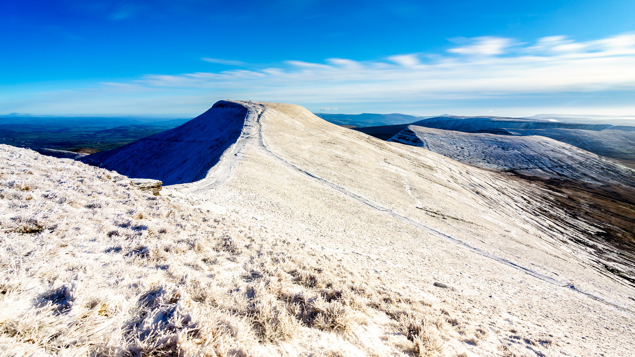 Sony a7 + Minolta AF 17-35mm F2.8-4 (D) sample photo. Pen y fan viewed from corn du photography