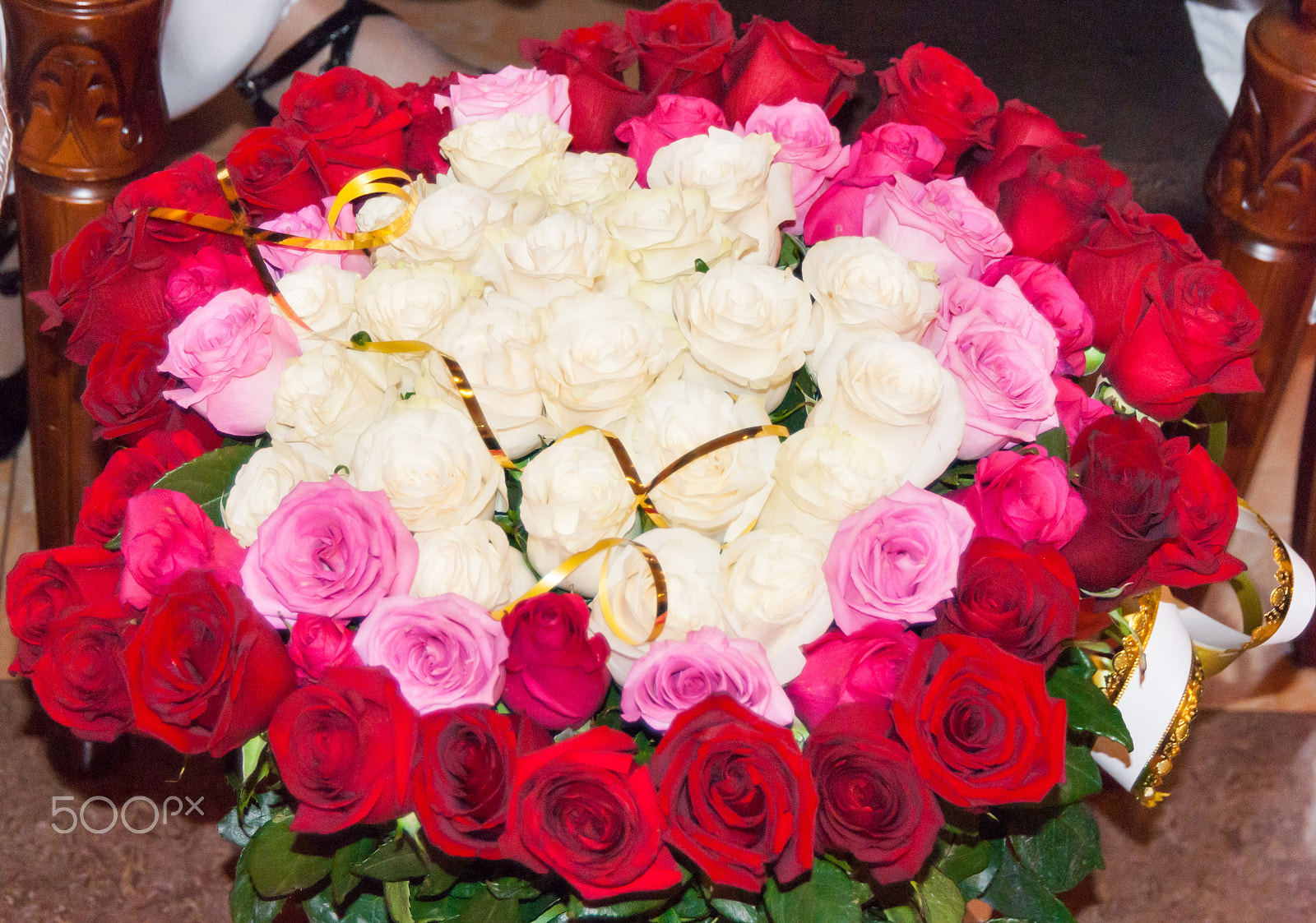 Nikon D3000 sample photo. Pink faded roses bouquet photography
