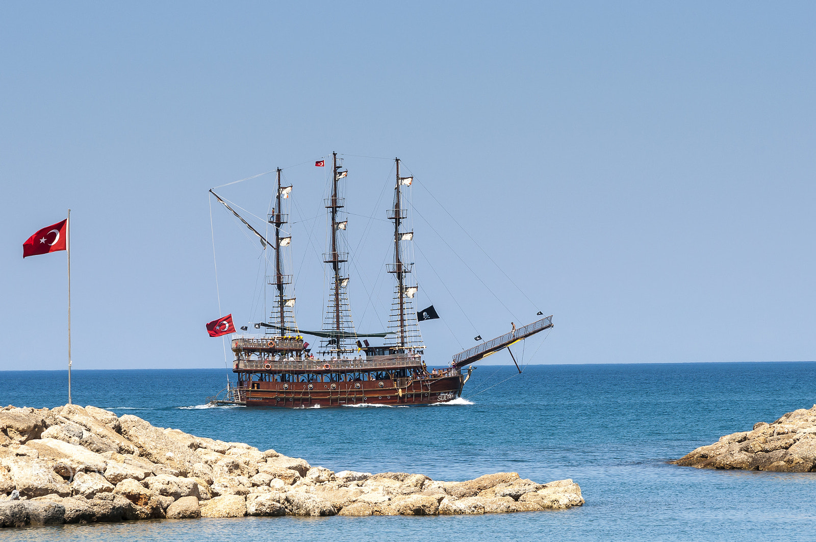 Sigma 18-250mm F3.5-6.3 DC OS HSM sample photo. Riverboat photography
