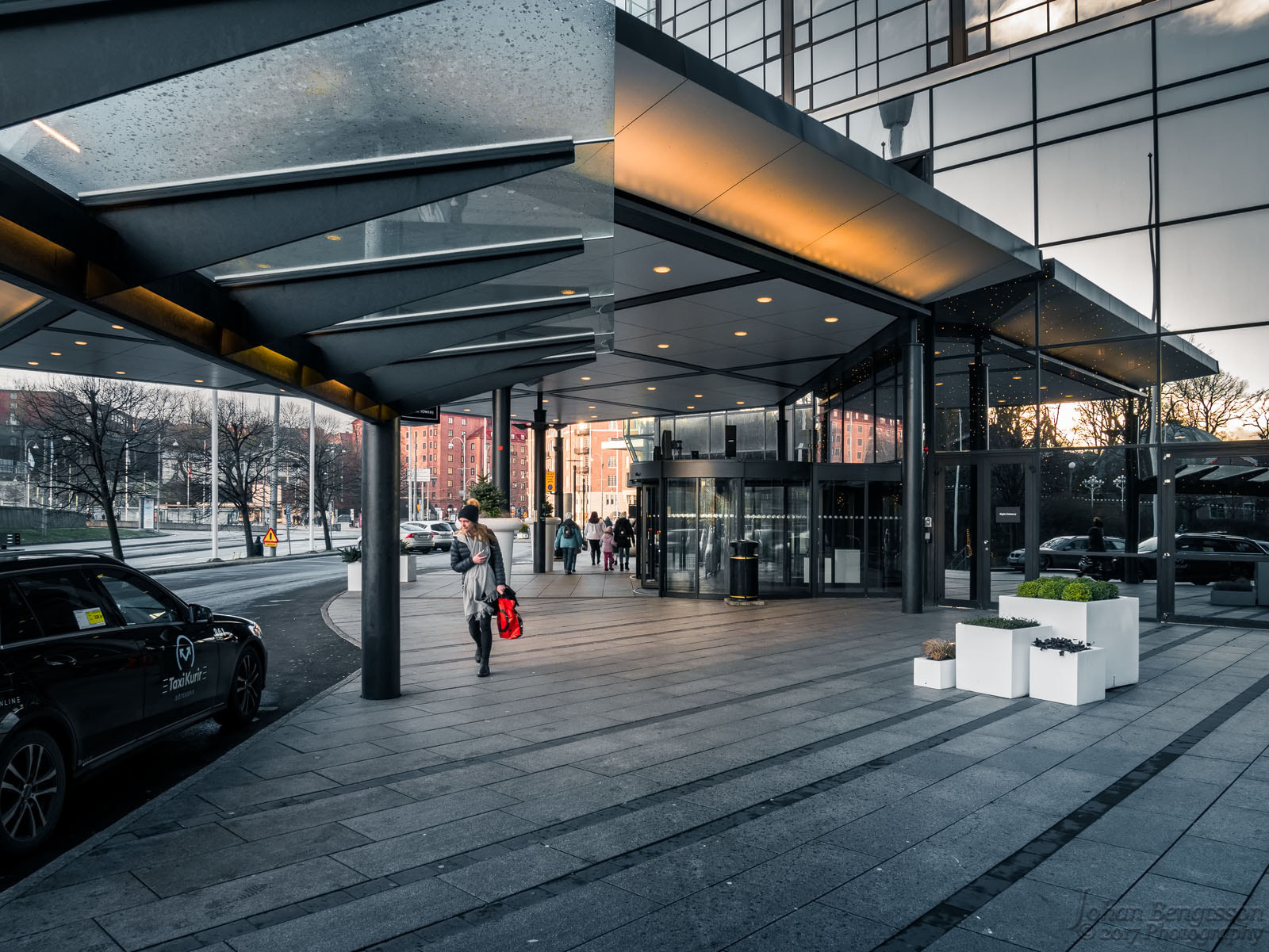 Panasonic Lumix DMC-GX85 (Lumix DMC-GX80 / Lumix DMC-GX7 Mark II) sample photo. Entrance photography