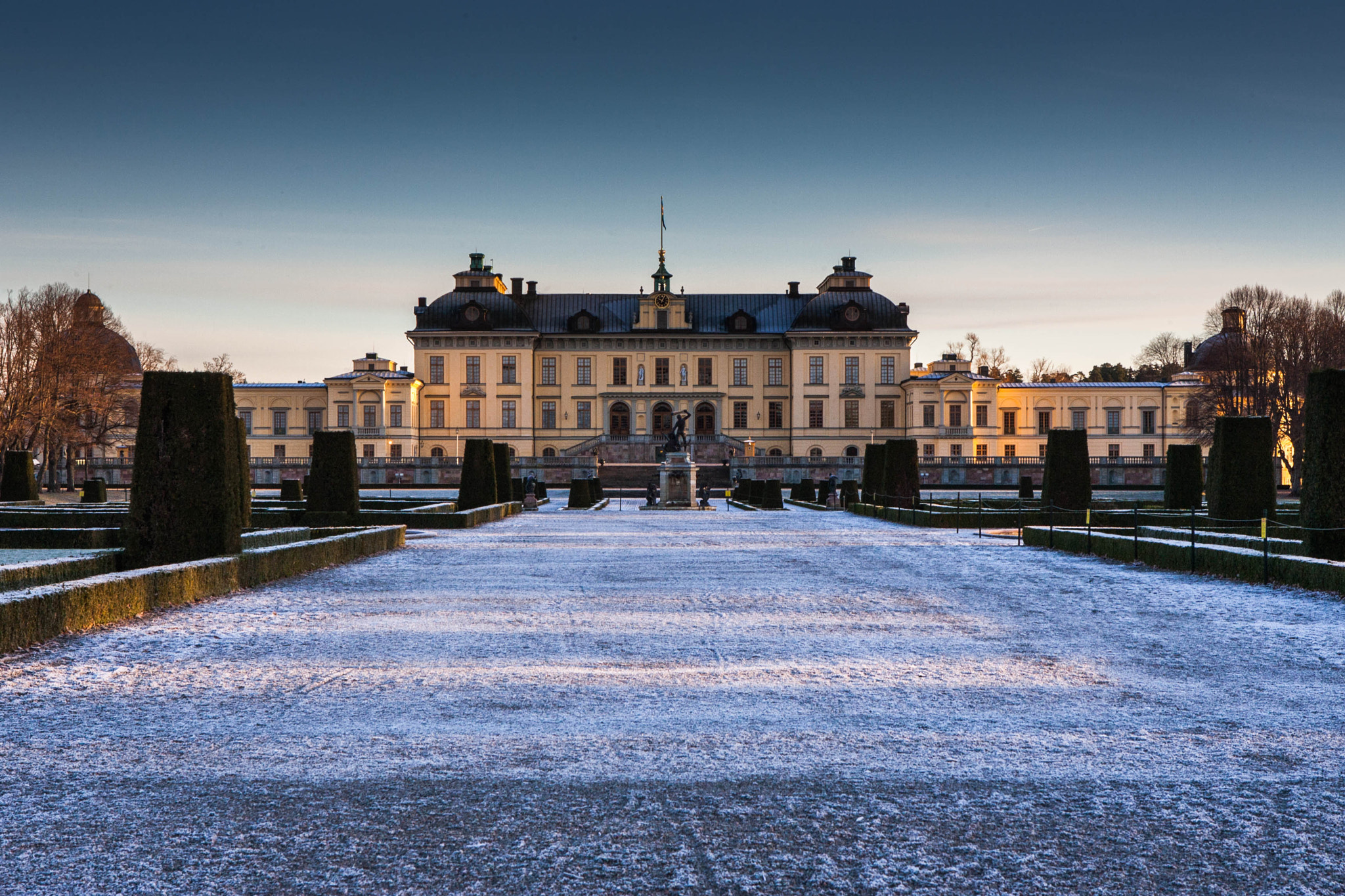 Canon EOS-1D Mark II sample photo. Drottningholms slott photography