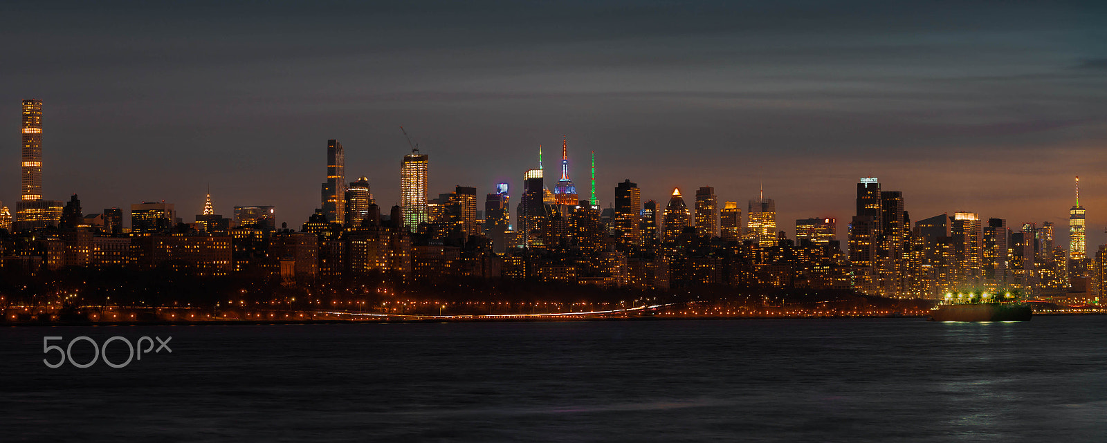 Minolta AF 80-200mm F2.8 HS-APO G sample photo. New look of manhattan with a new buiding photography
